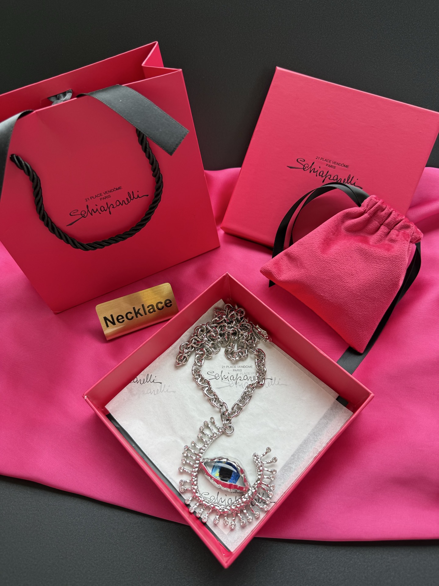 Колье с глазом Schiaparelli