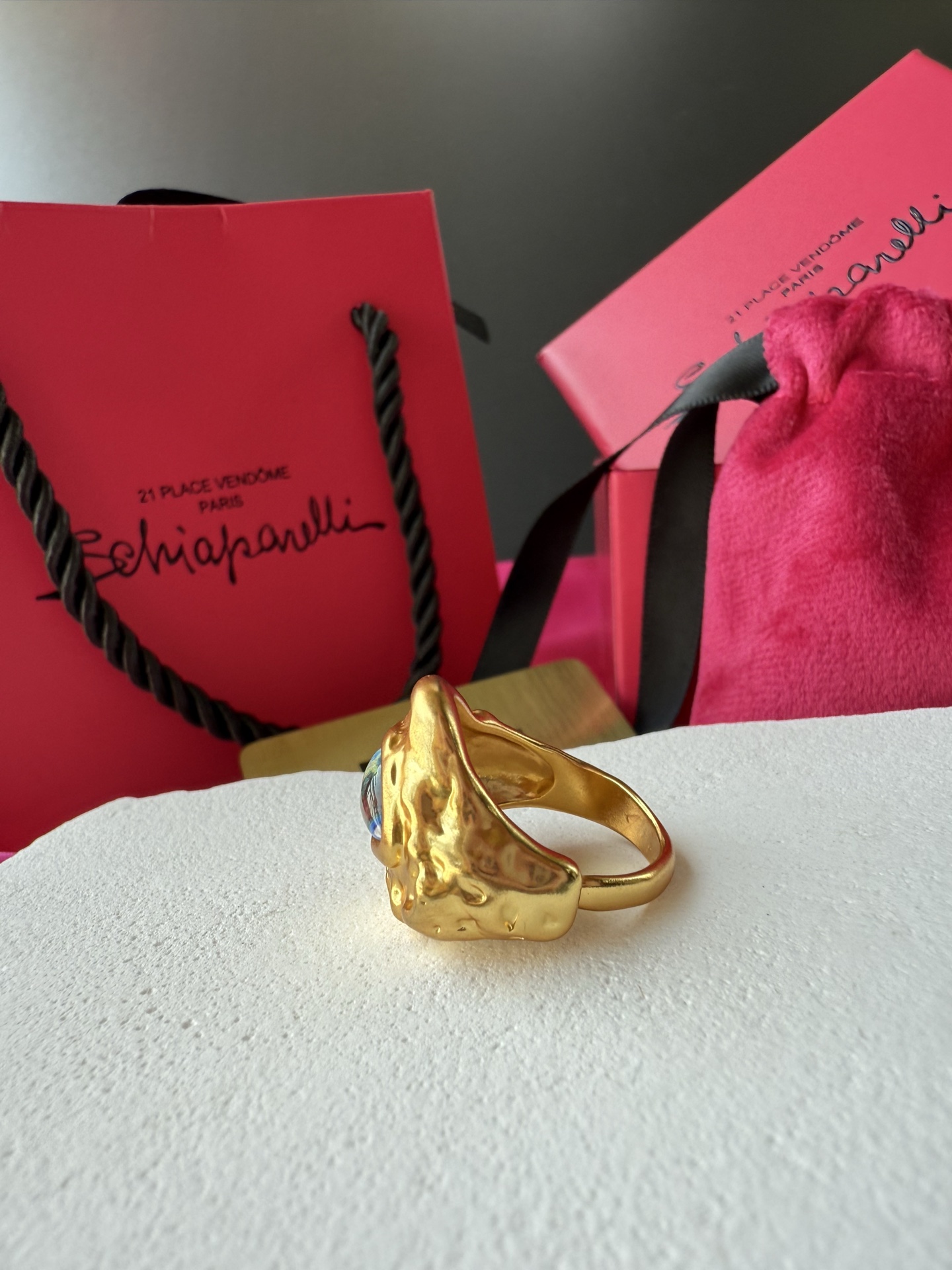 Золотистое кольцо с глазом Schiaparelli
