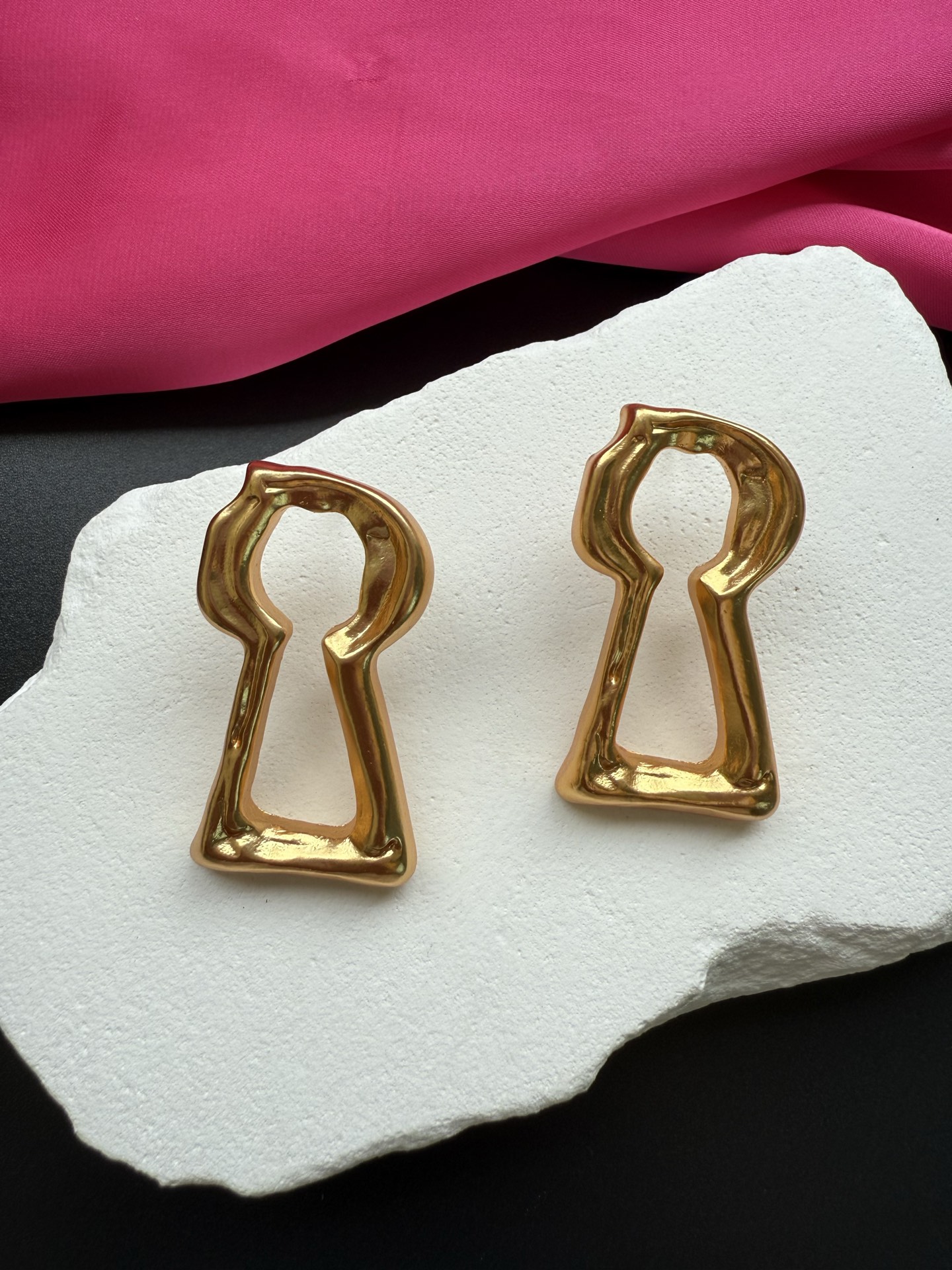 Серьги в форме ключа Schiaparelli