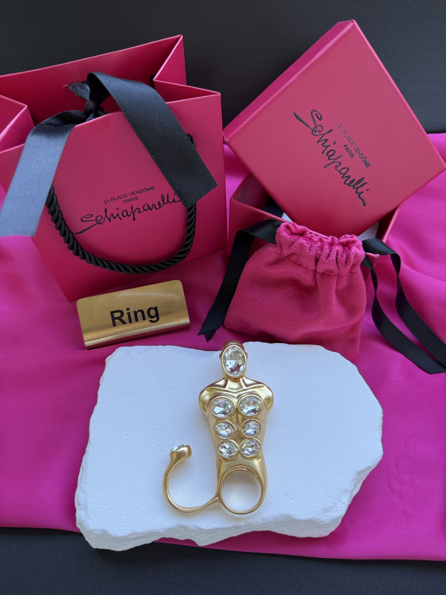 Золотистое кольцо с кристаллами Schiaparelli