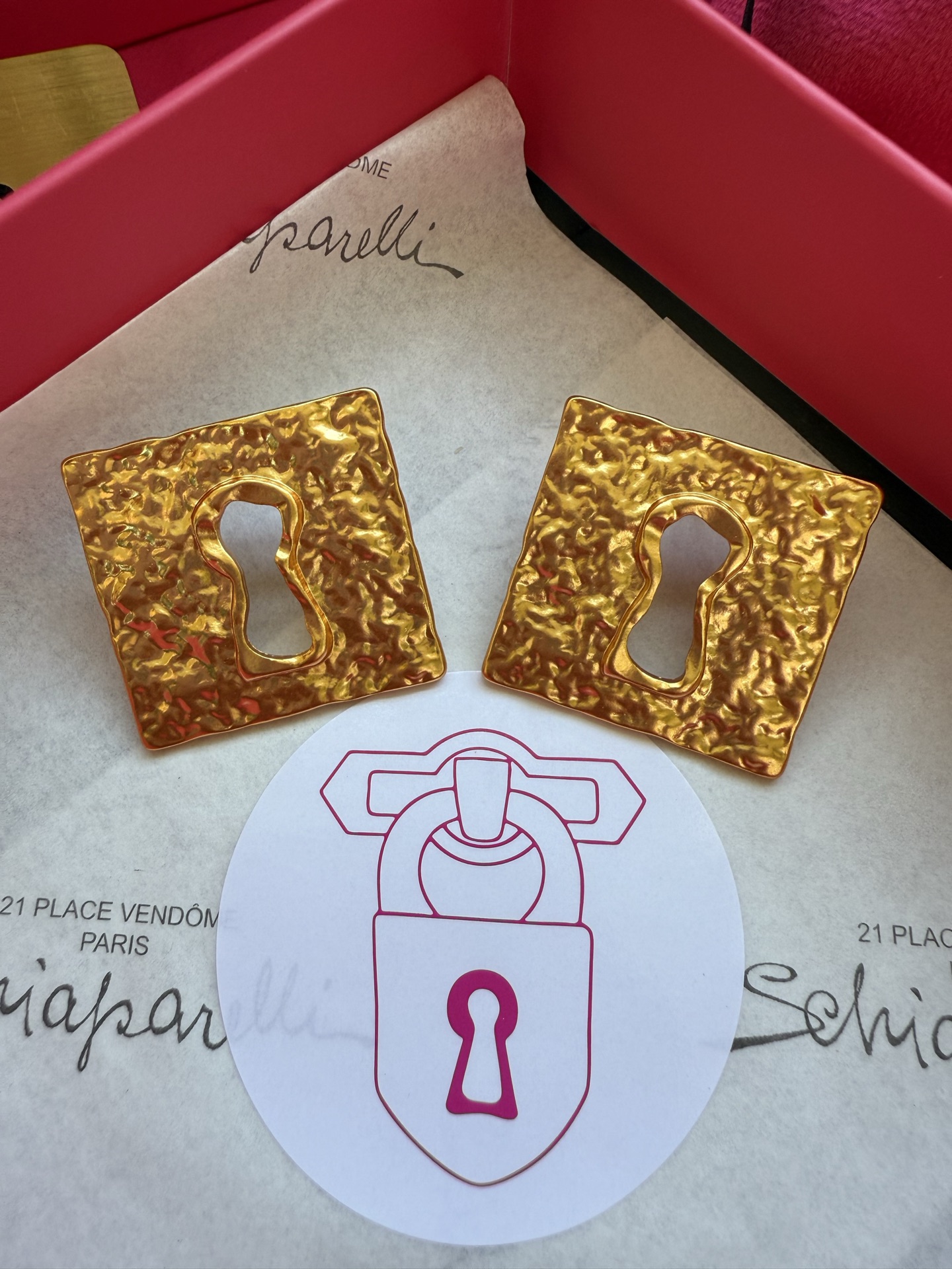 Серьги в виде ключей Schiaparelli