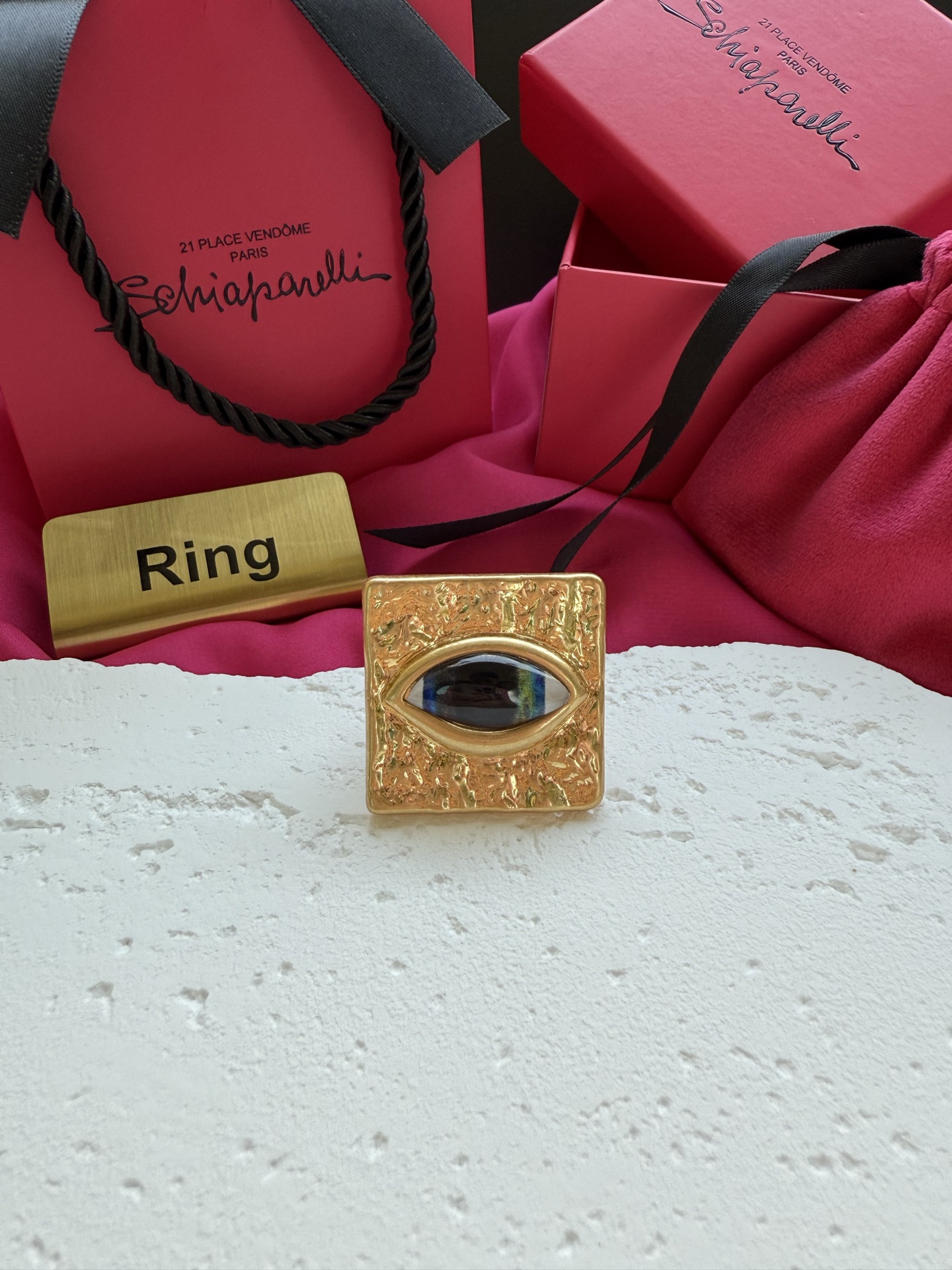 Золотистое кольцо с глазом Schiaparelli