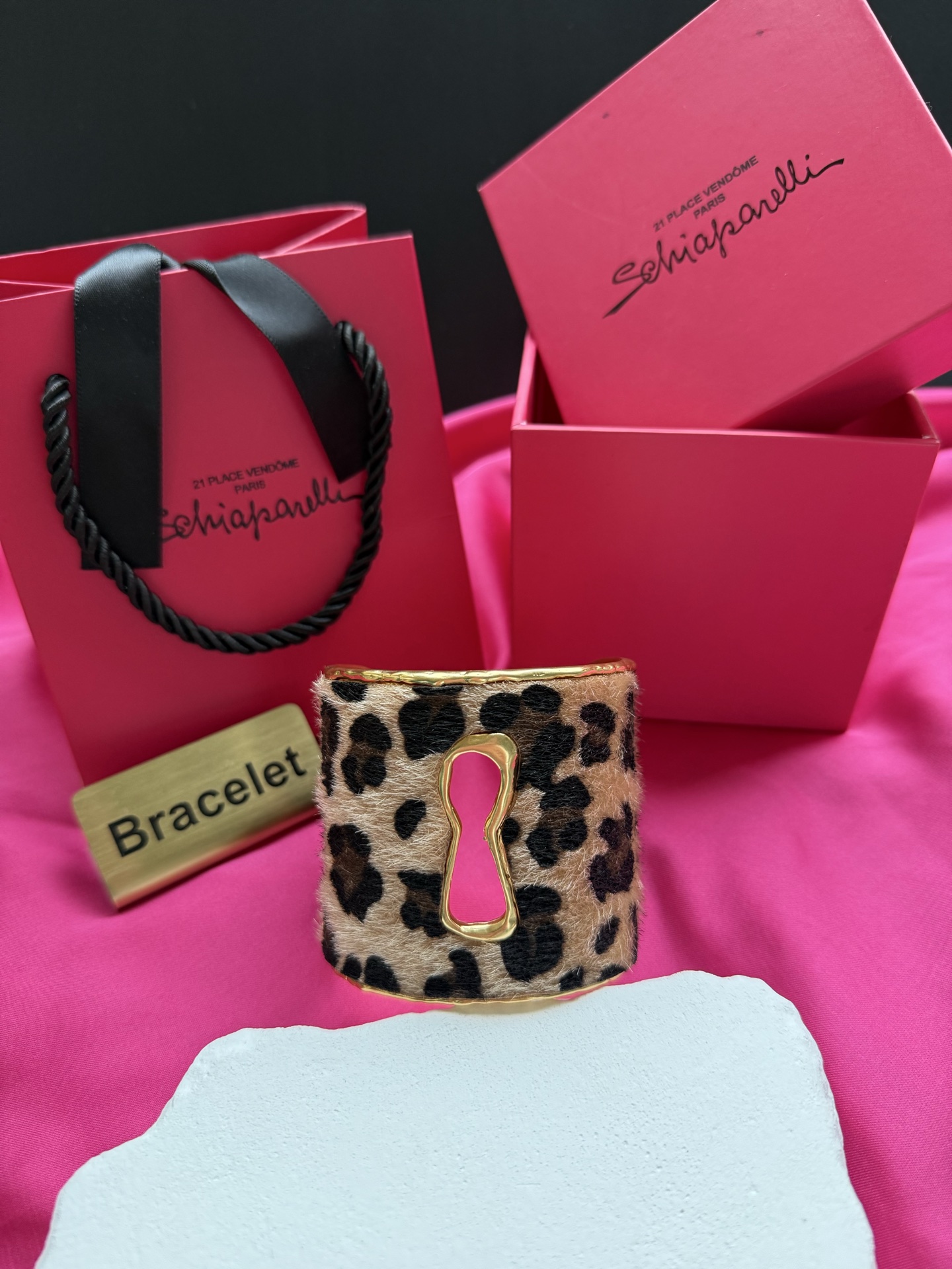 Браслет с леопардовым принтом Schiaparelli