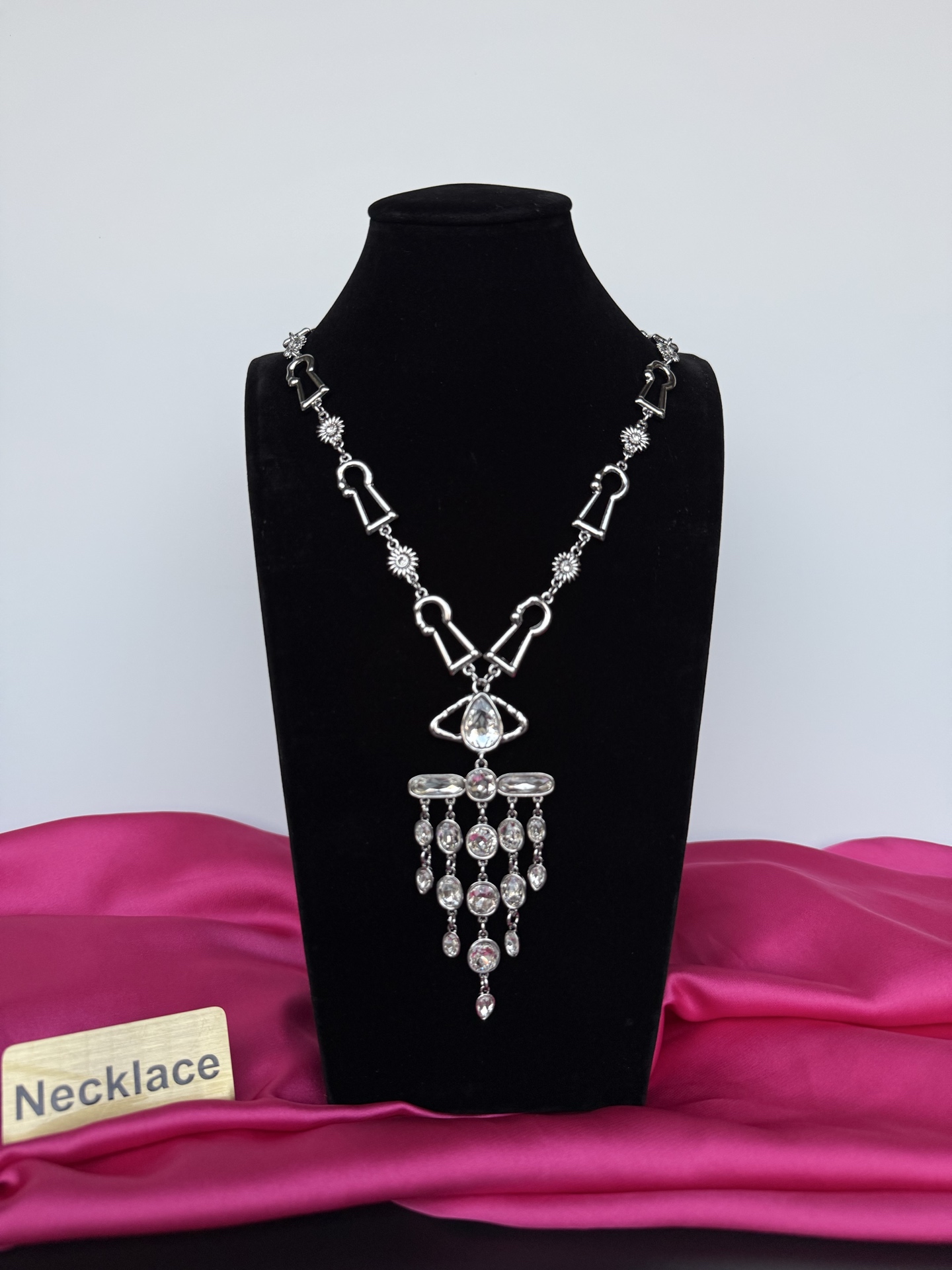 Набор бижутерии: колье с подвесками и кристаллами Schiaparelli