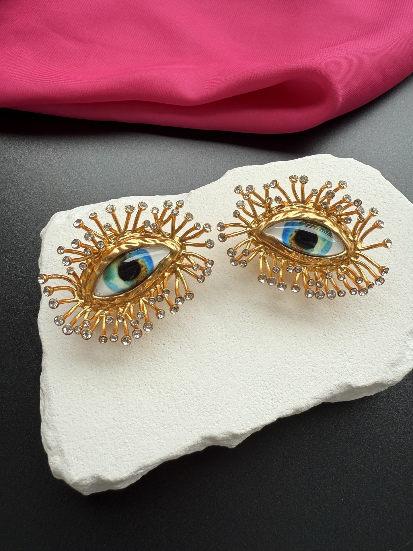 Серьги в виде глаз с золотым ободком Schiaparelli