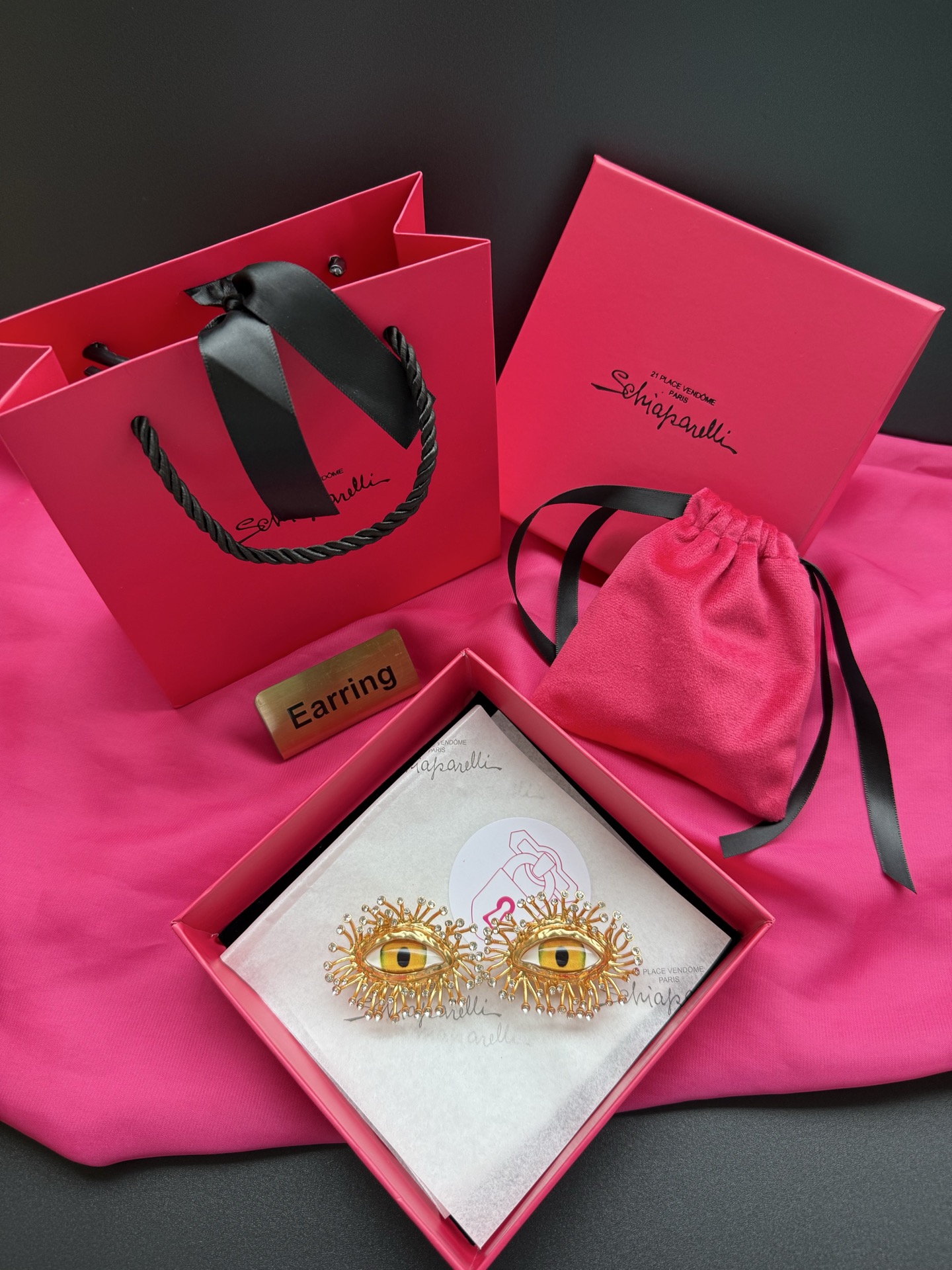 Серьги в виде глаз с золотым обрамлением Schiaparelli