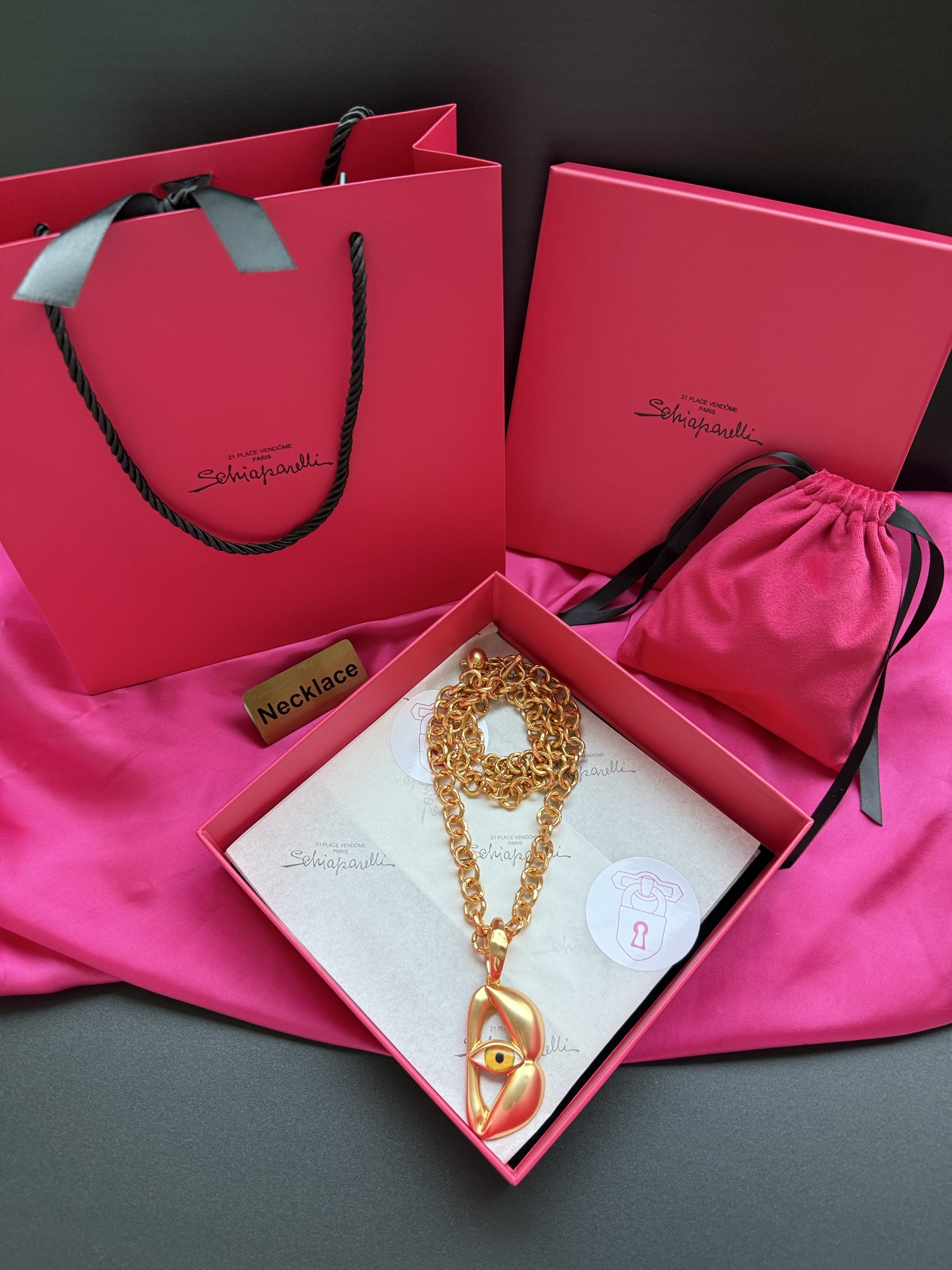Нарядное колье с подвеской в виде глаза Schiaparelli
