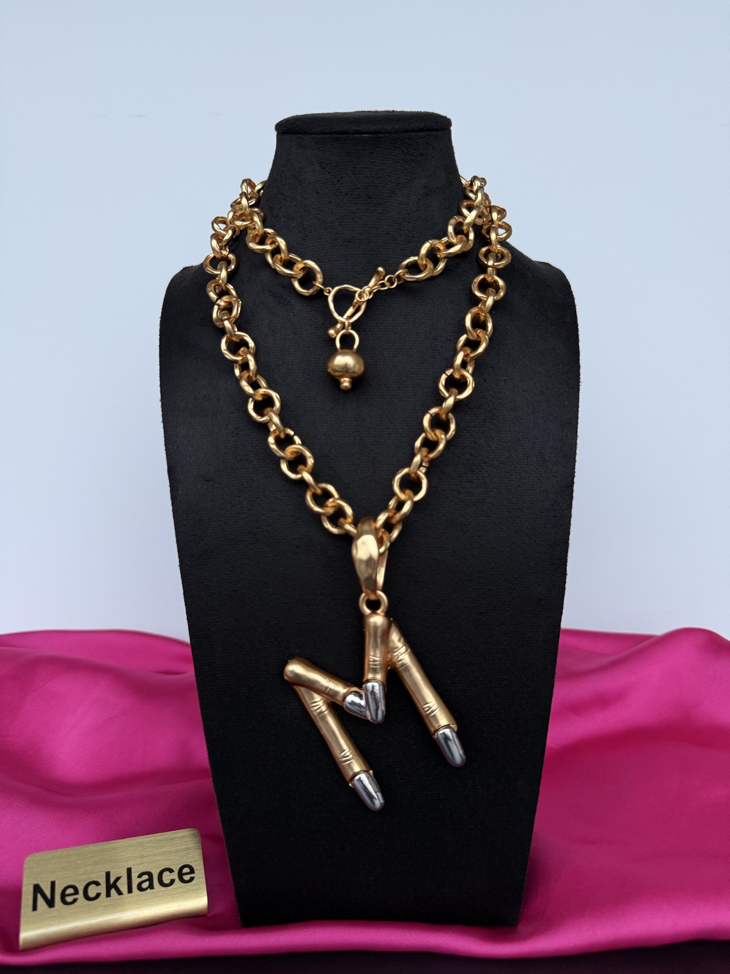 Колье с подвеской в виде пальцев Schiaparelli