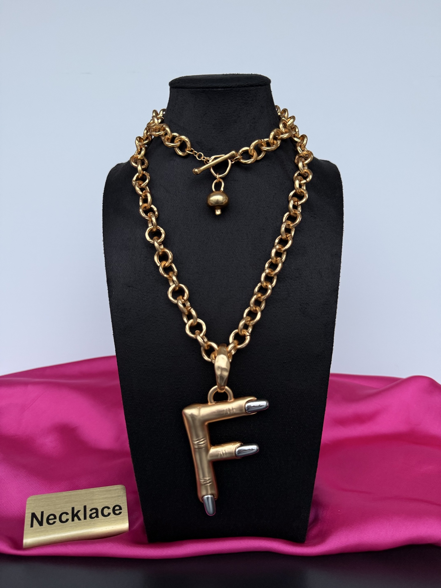 Колье с подвеской в виде буквы F Schiaparelli