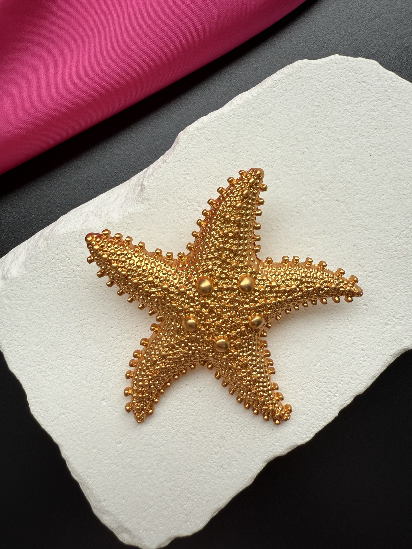 Брошь в виде звезды Schiaparelli