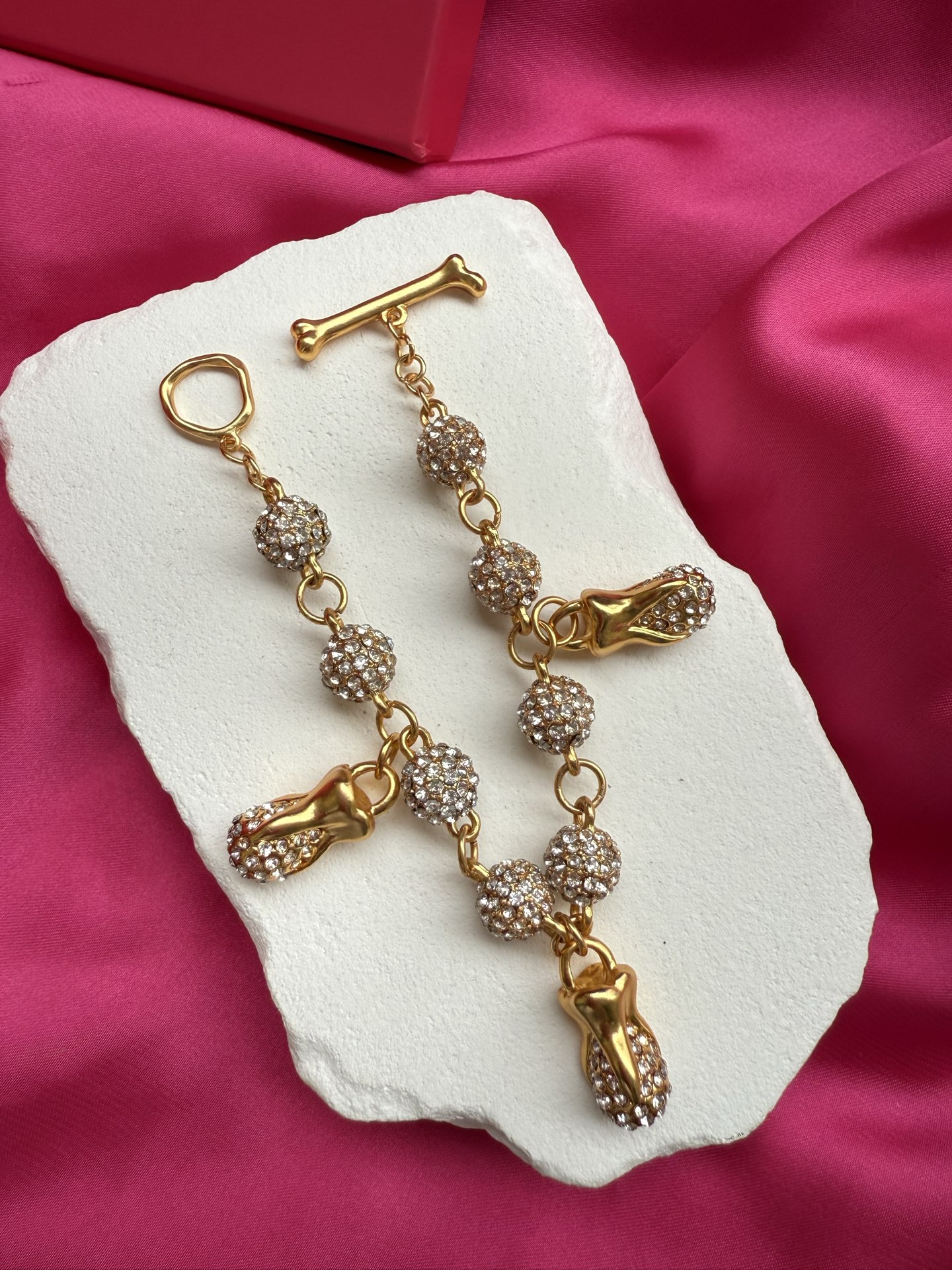 Браслет с кисточками и подвесками Schiaparelli