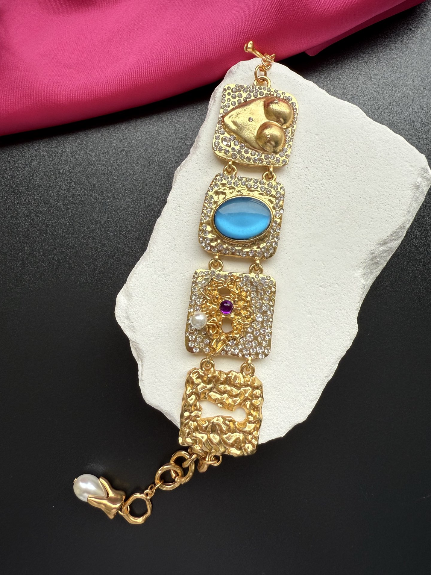 Браслет с разноцветными элементами Schiaparelli