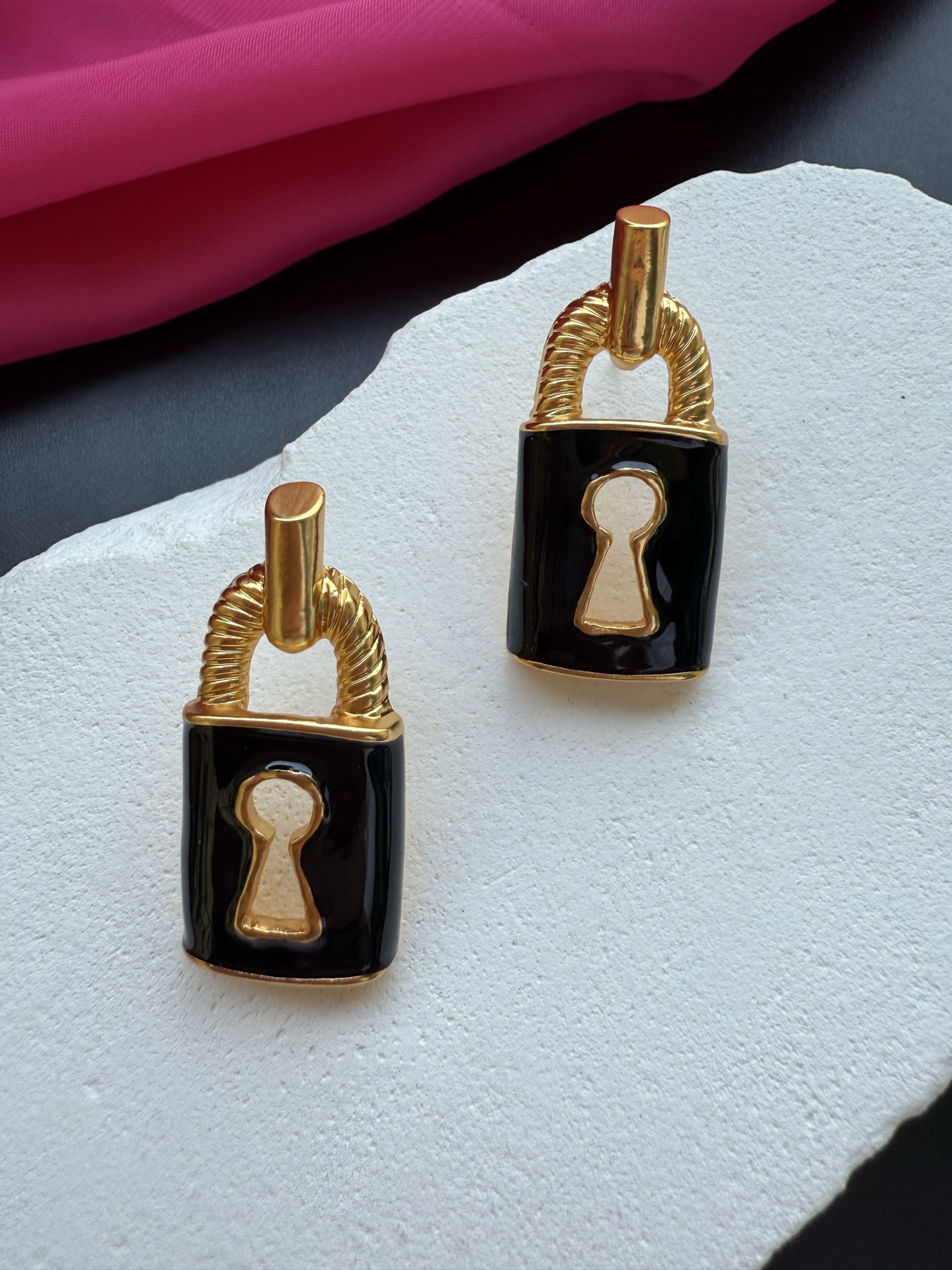 Серьги в виде замков Schiaparelli