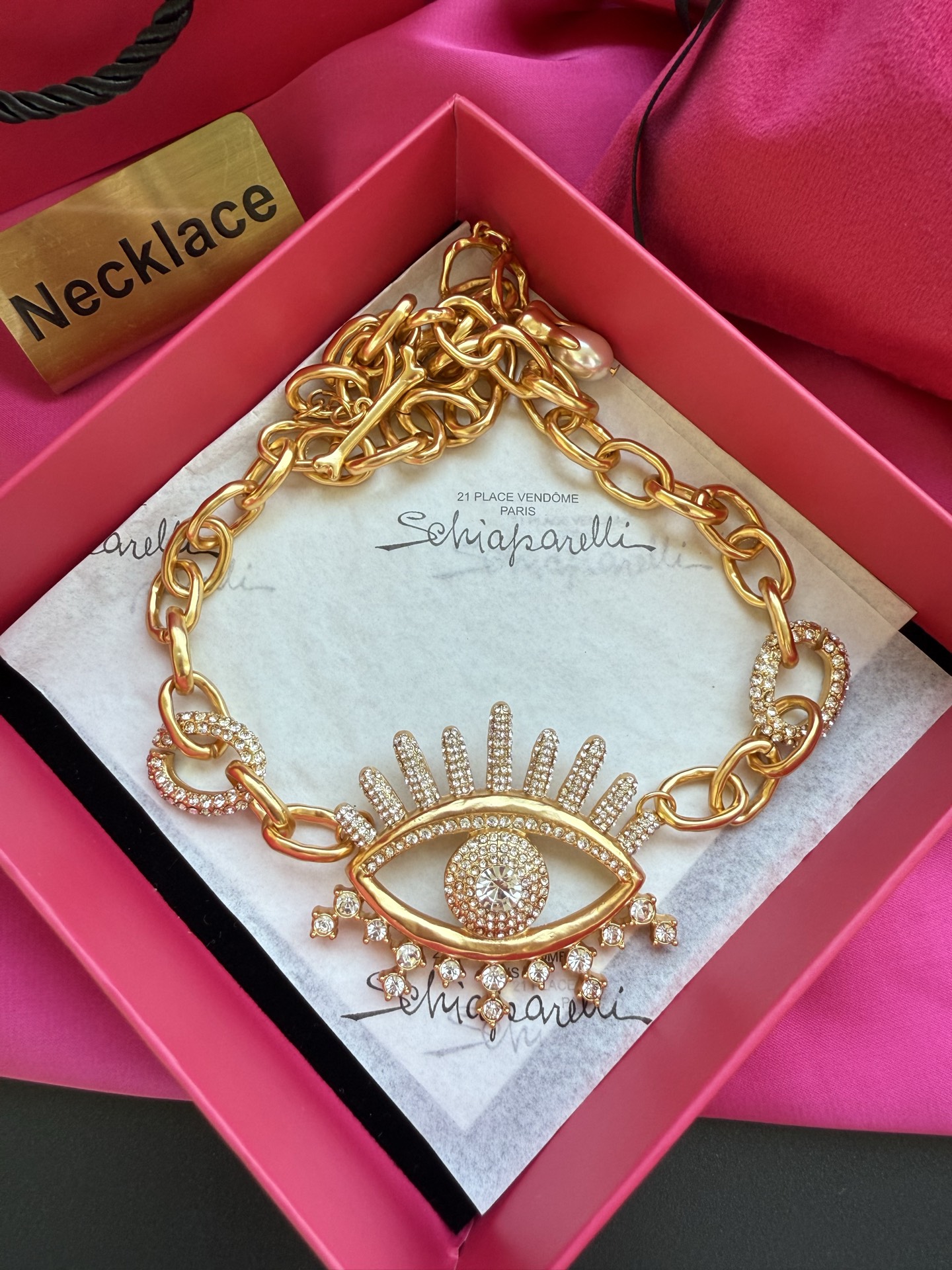 Колье с глазом Schiaparelli