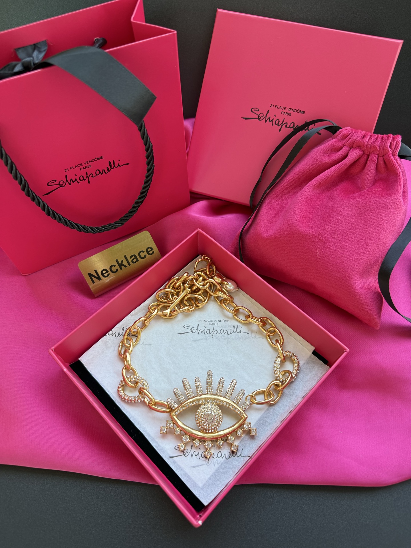 Колье с глазом Schiaparelli