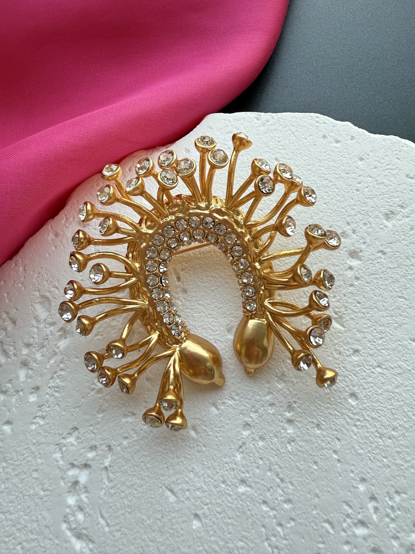 Брошь Schiaparelli