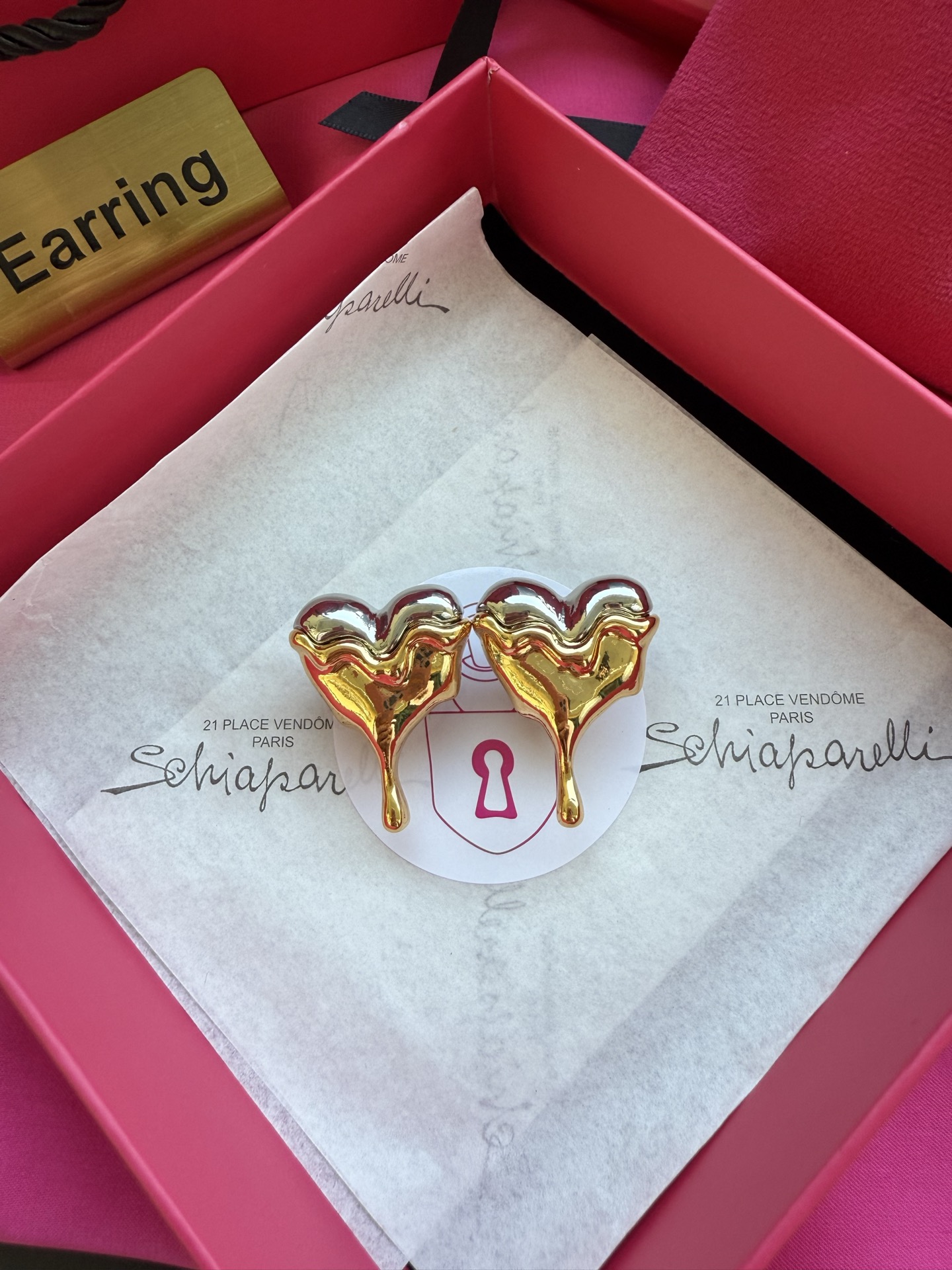 Серьги в форме сердец с эффектом стеклянного растекания Schiaparelli