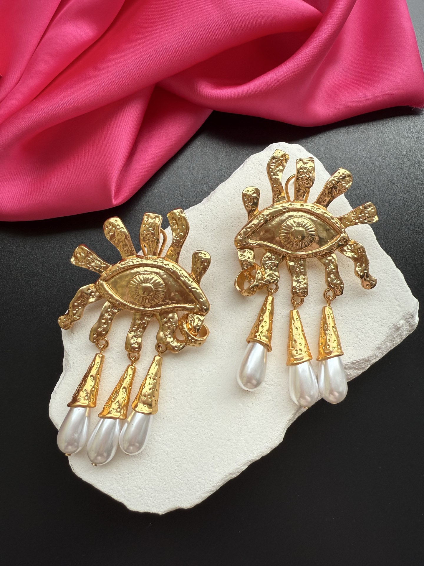 Серьги с глазом и жемчугом Schiaparelli
