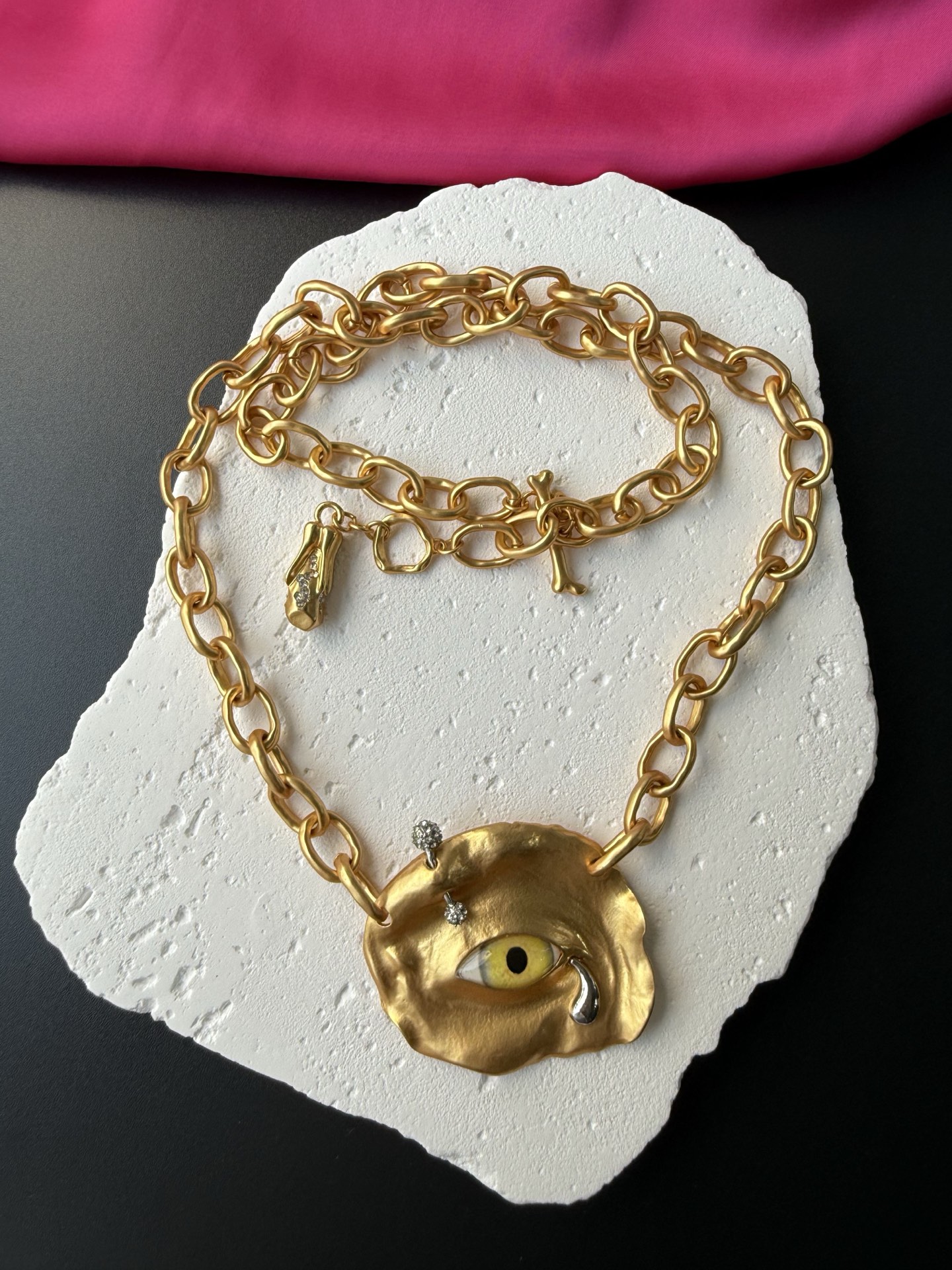 Колье с глазом Schiaparelli