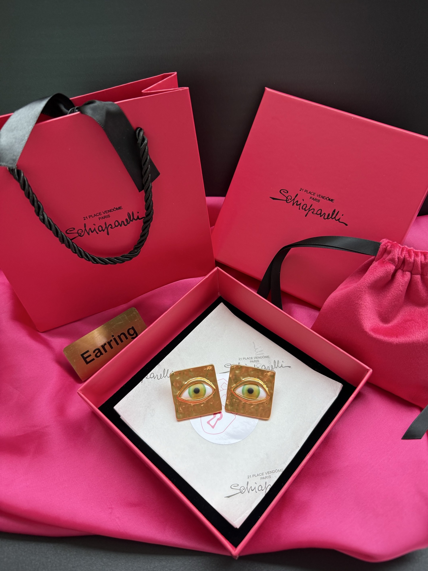 Серьги с изображением глаза Schiaparelli