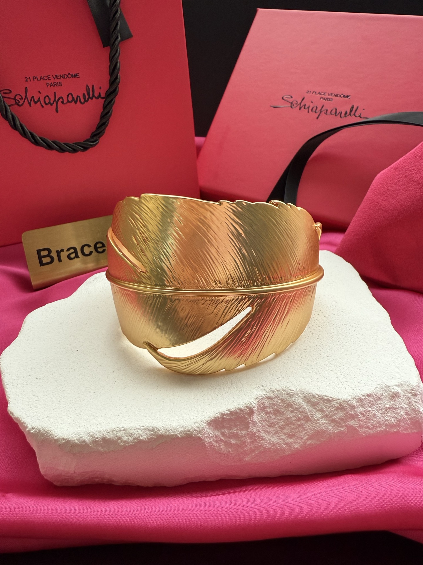 Браслет Schiaparelli в виде листа