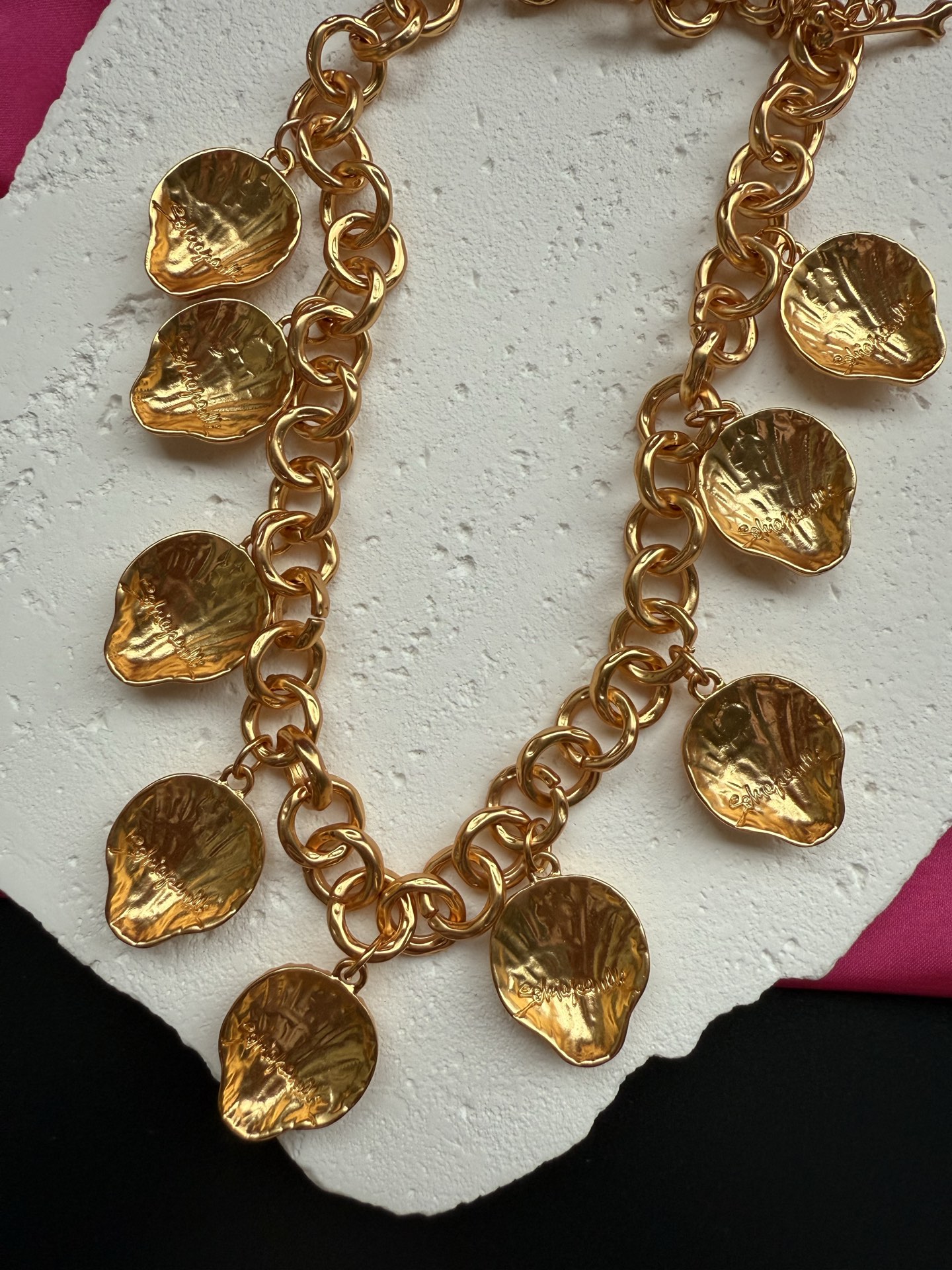 Золотистое колье с морскими раковинами Schiaparelli