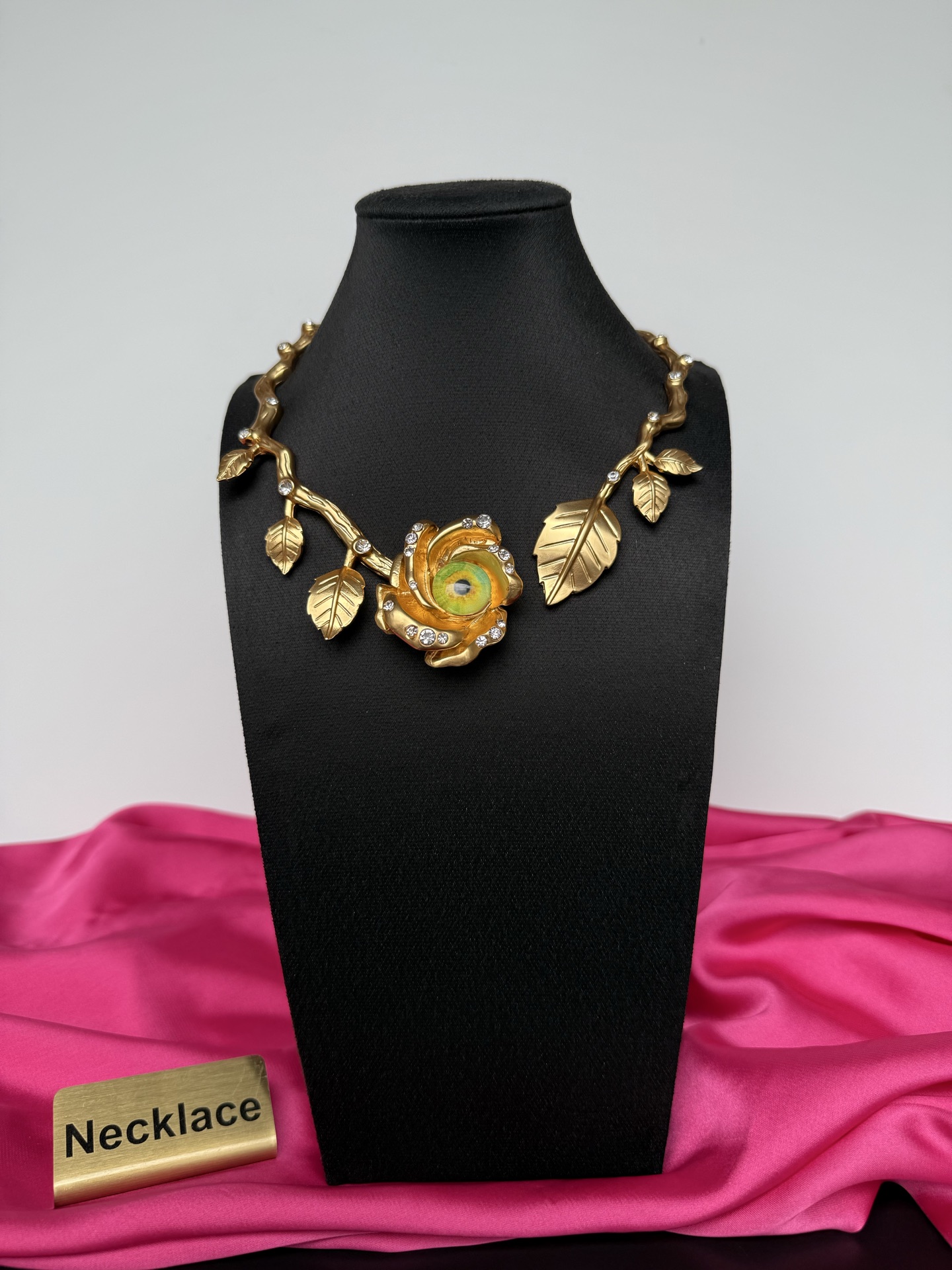Нарядное колье с цветком Schiaparelli