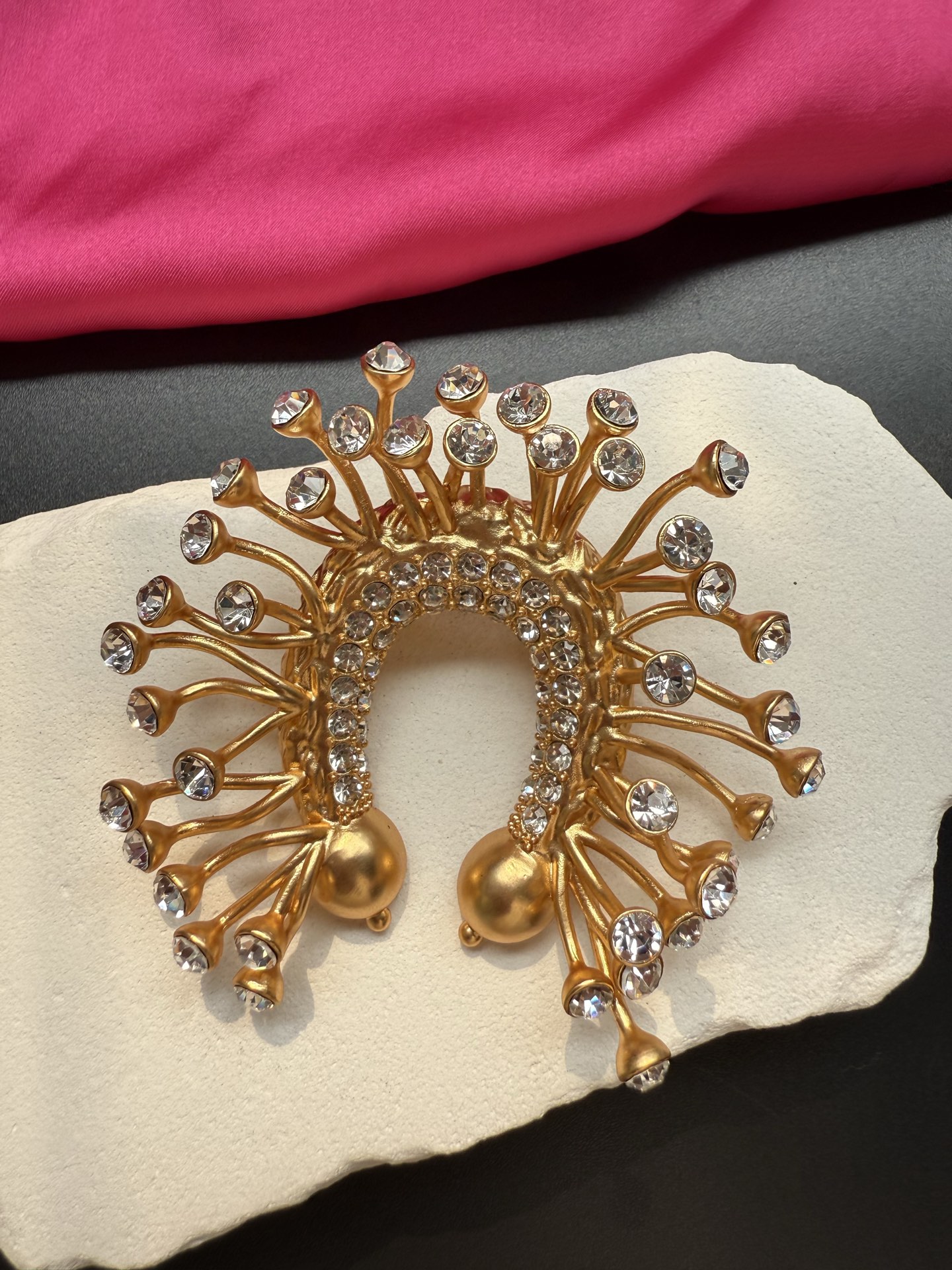 Брошь Schiaparelli