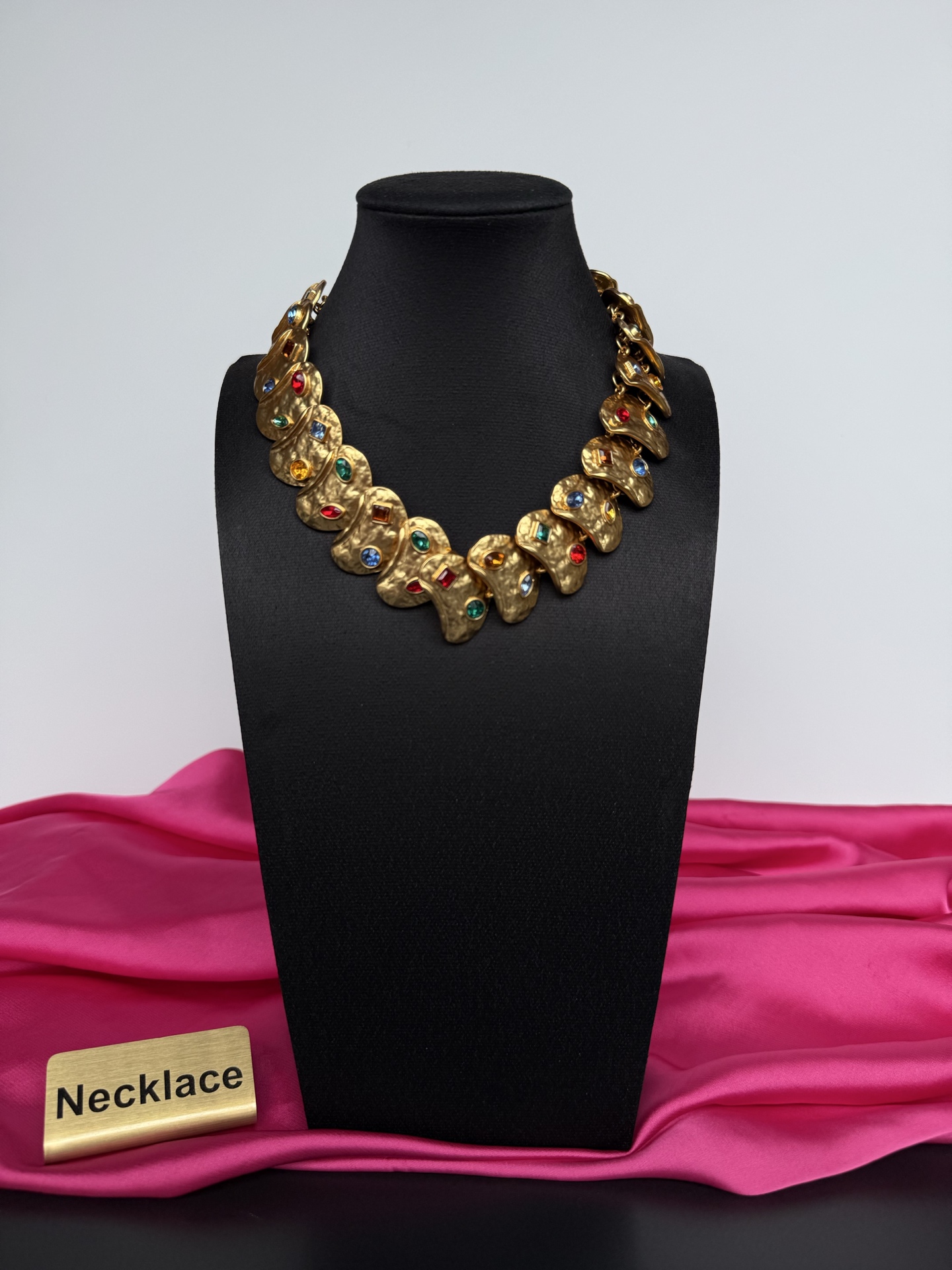 Наручное колье с разноцветными камнями Schiaparelli