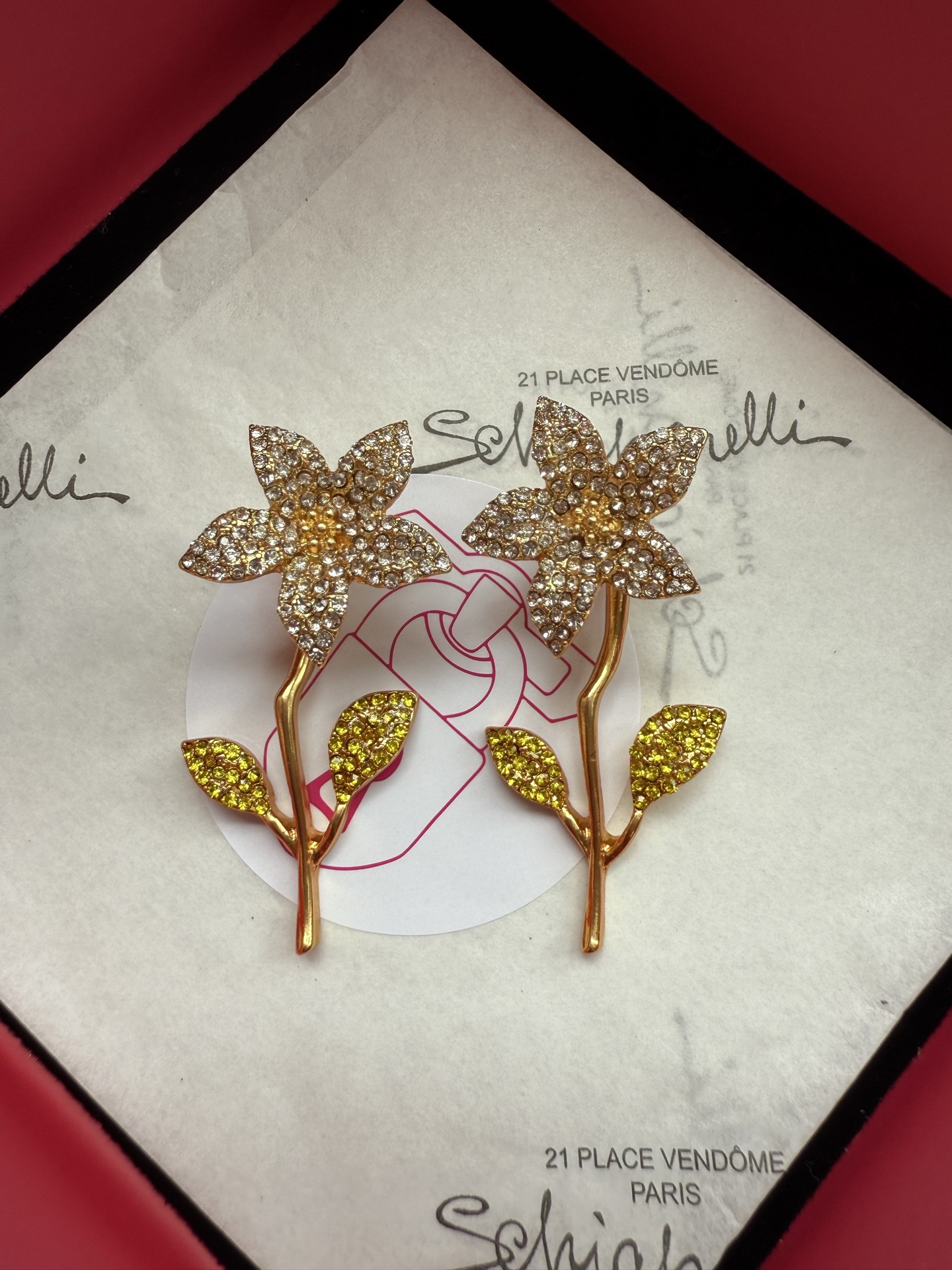 Брошь в виде цветка с кристаллами Schiaparelli