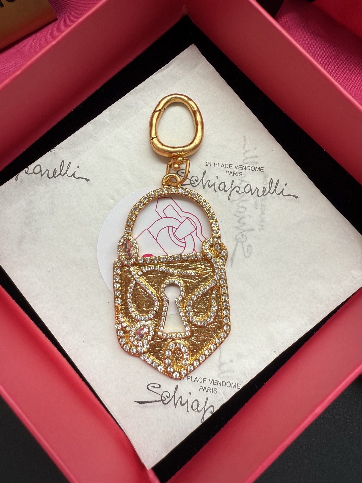 Подвеска Schiaparelli в виде замка