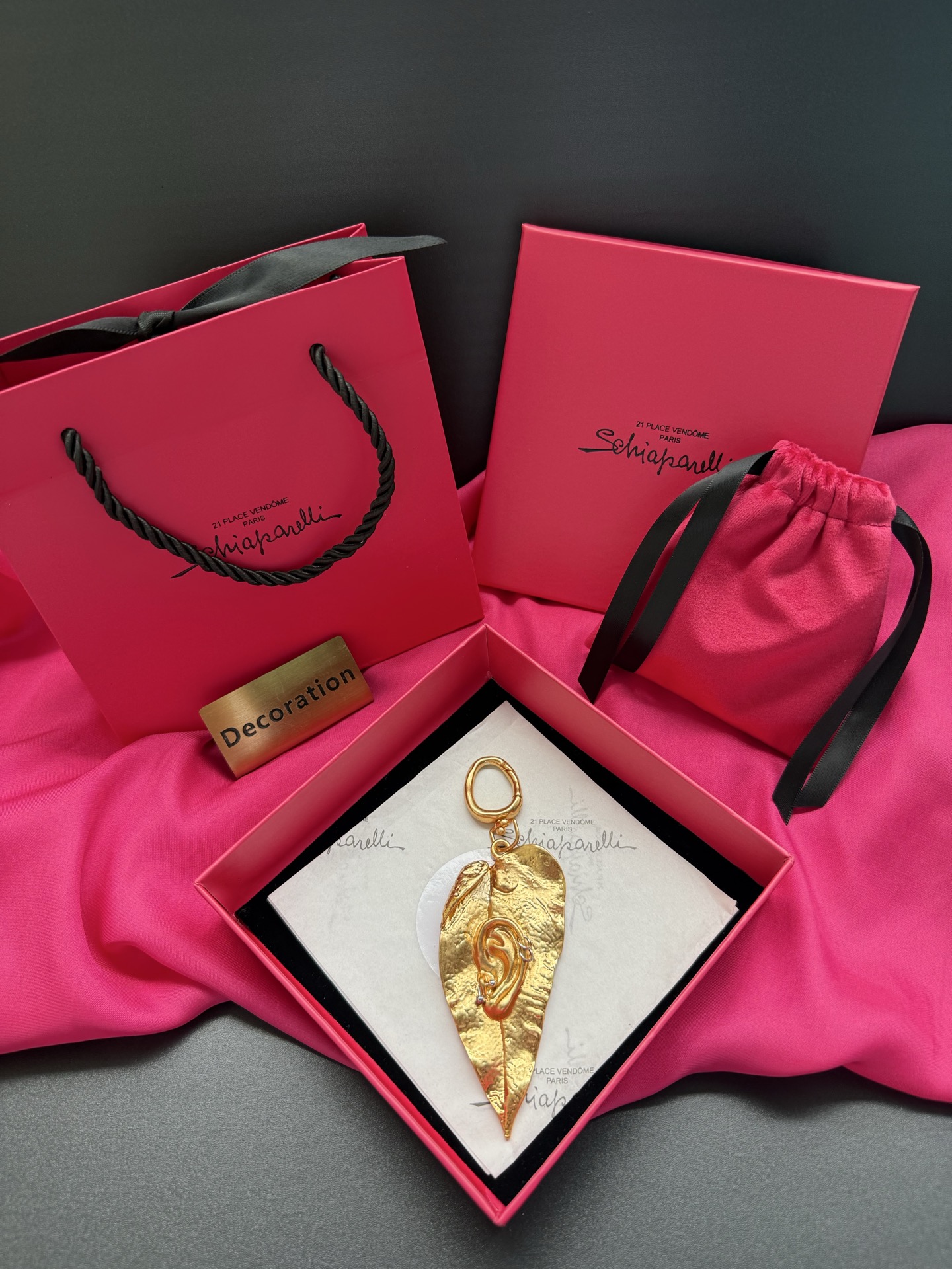 Подвеска в форме уха от Schiaparelli