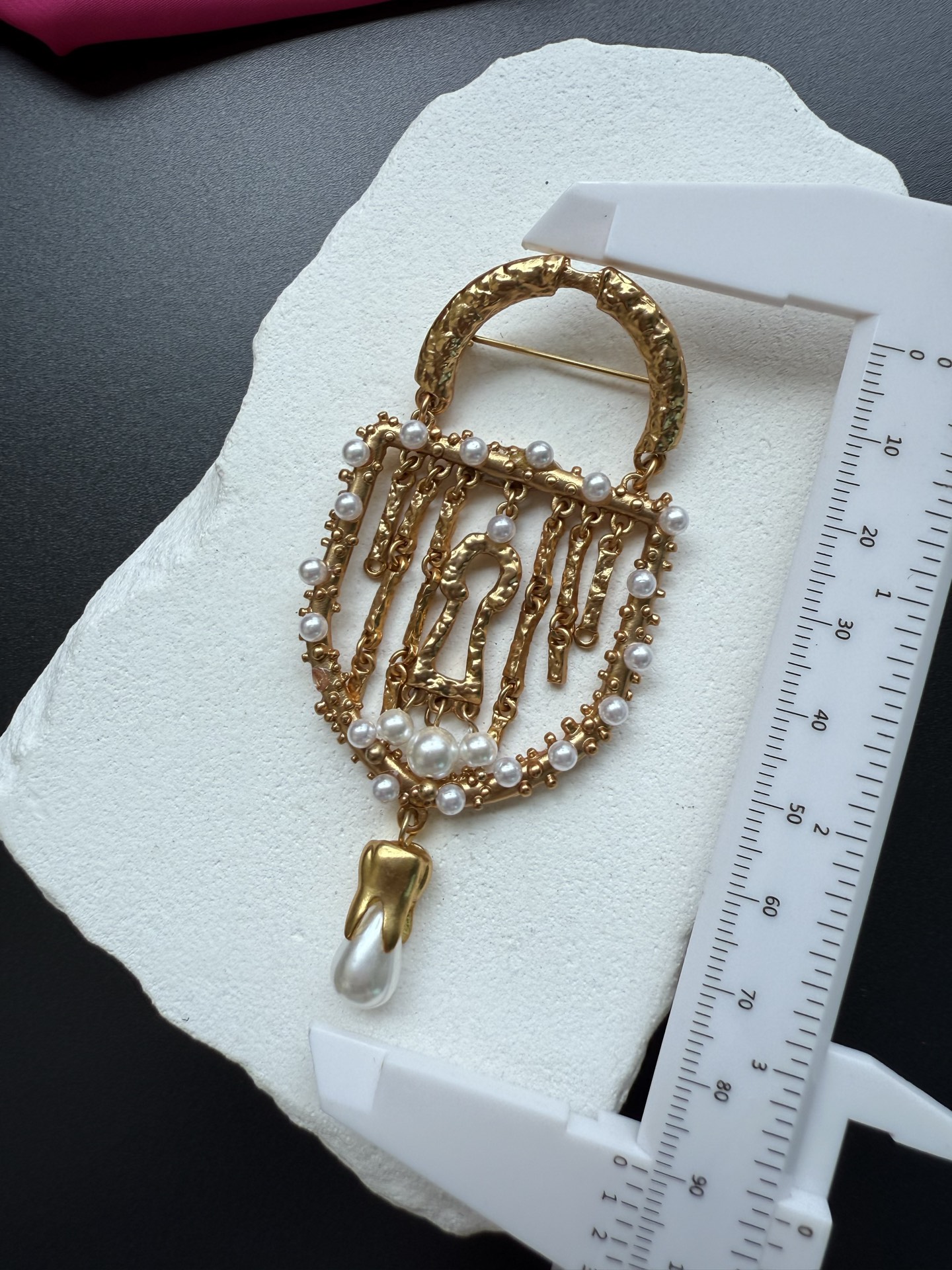 Брошь Schiaparelli