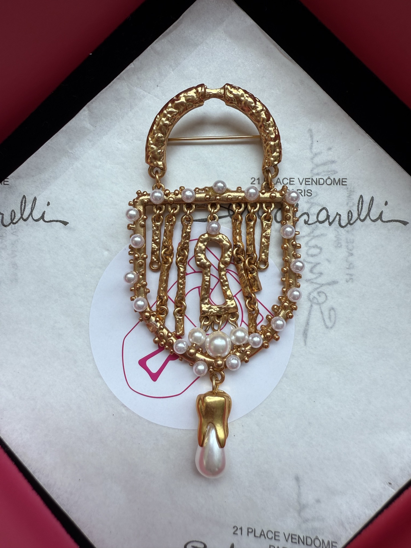 Брошь Schiaparelli