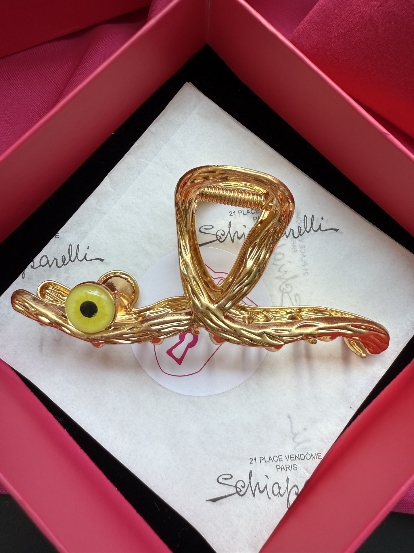 Брошь Schiaparelli с глазом