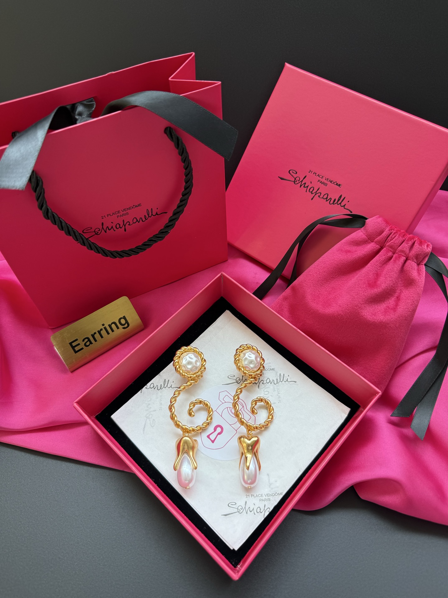 Серьги Schiaparelli с золотистым металлом и жемчугом