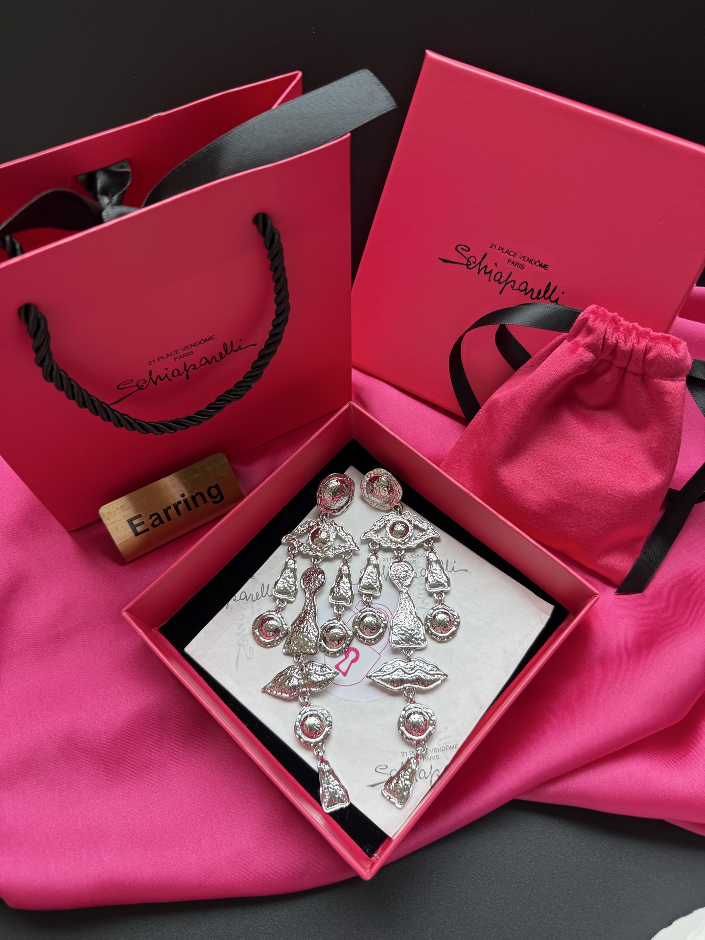 Серьги в стиле бижутерии с декоративными элементами Schiaparelli