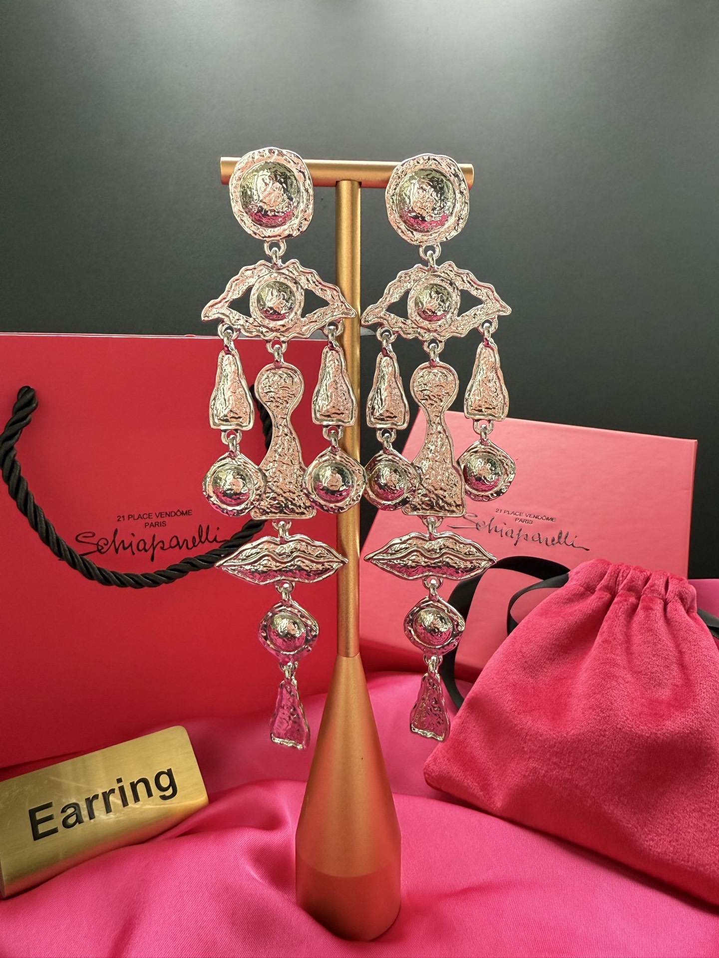 Серьги в стиле бижутерии с декоративными элементами Schiaparelli
