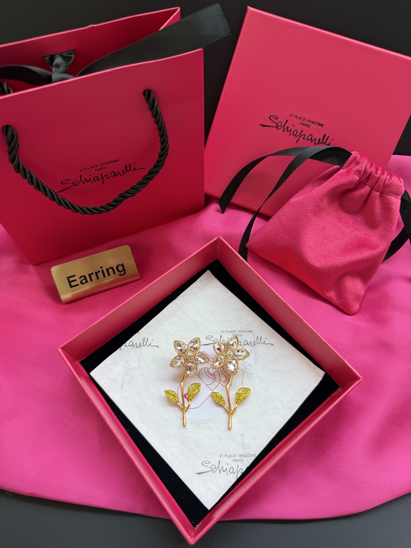 Серьги в виде цветка с кристаллами Schiaparelli