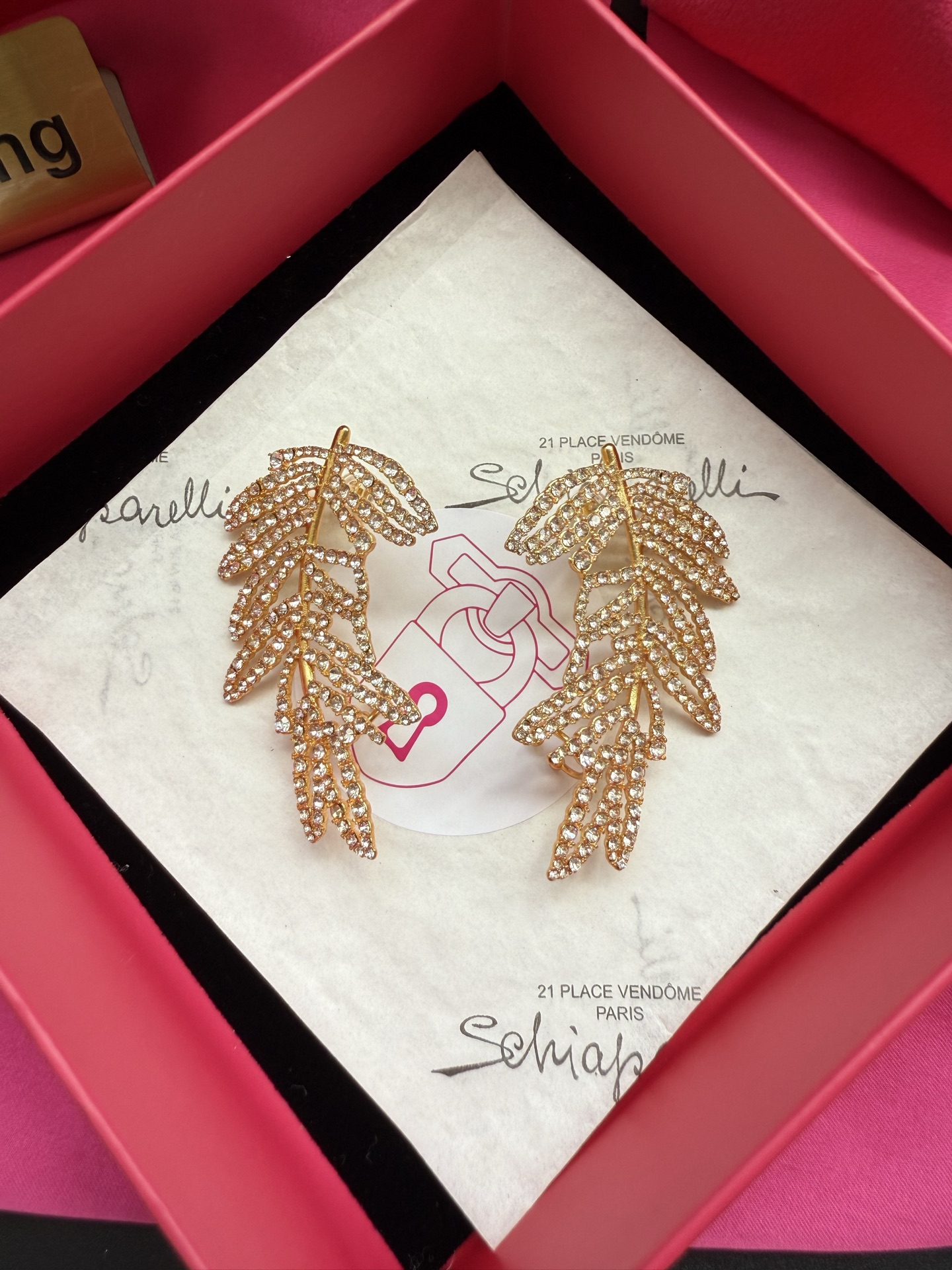 Серьги в виде листьев с кристаллами Schiaparelli