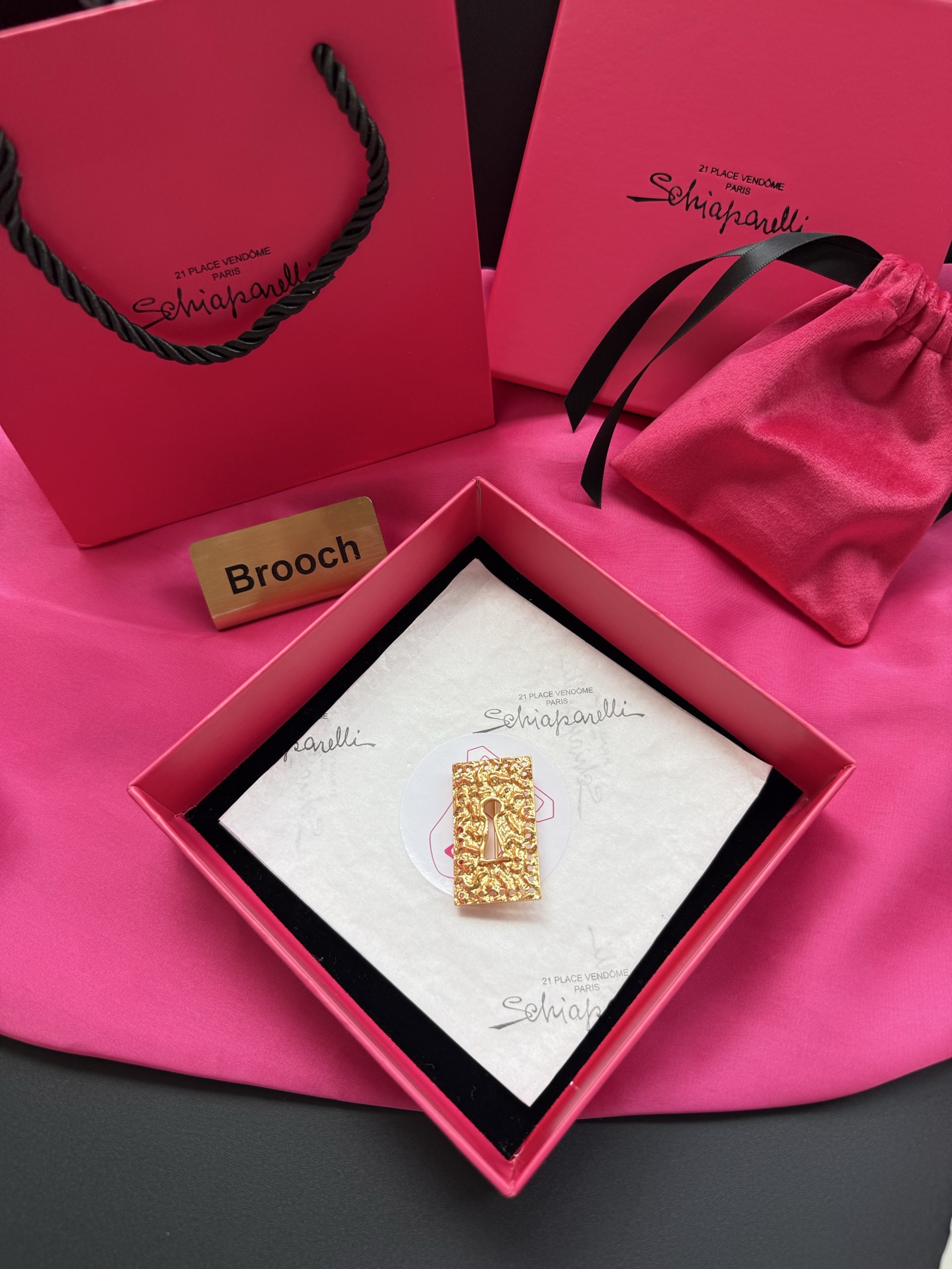 Брошь в виде ключа Schiaparelli