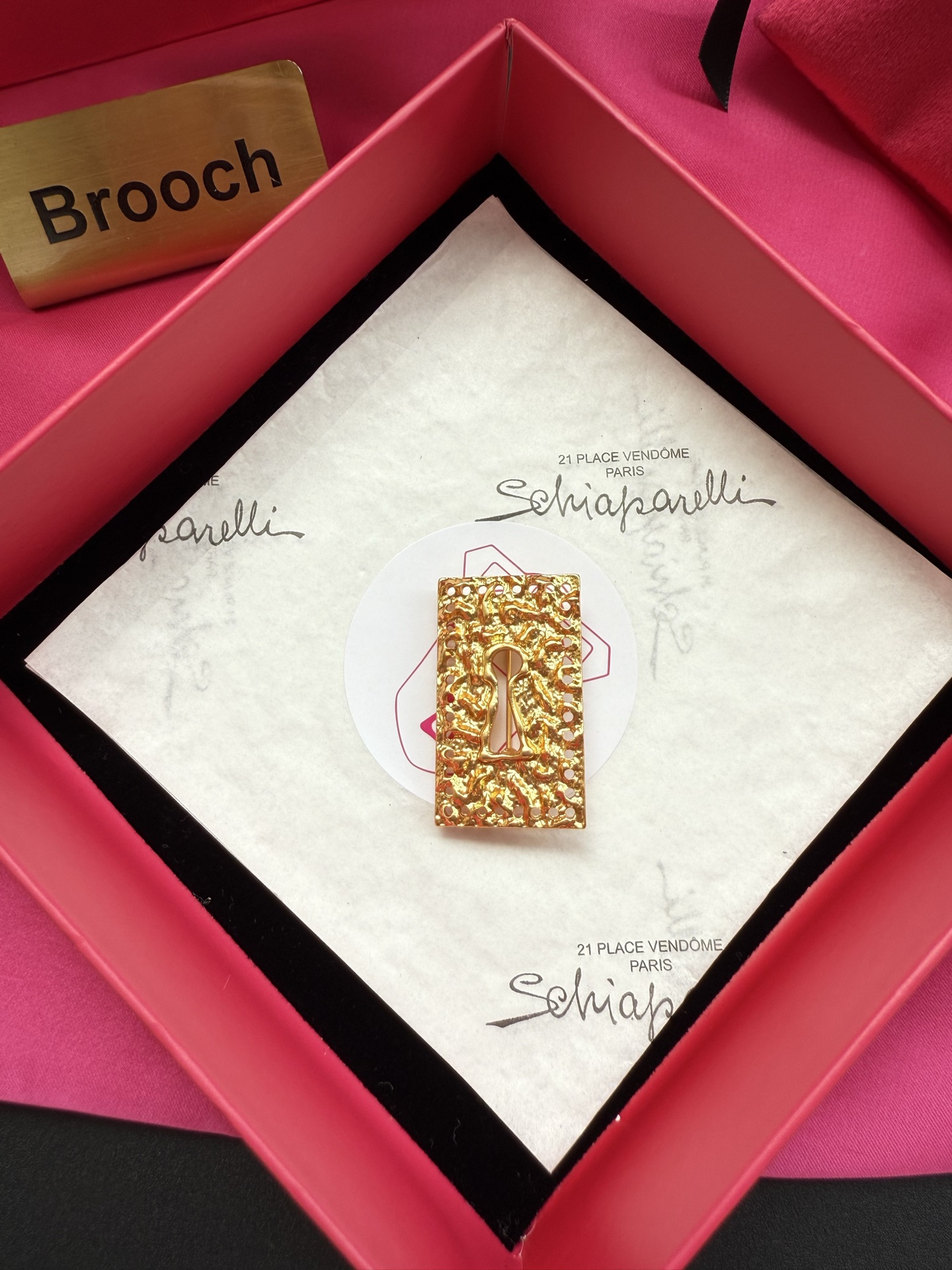 Брошь в виде ключа Schiaparelli