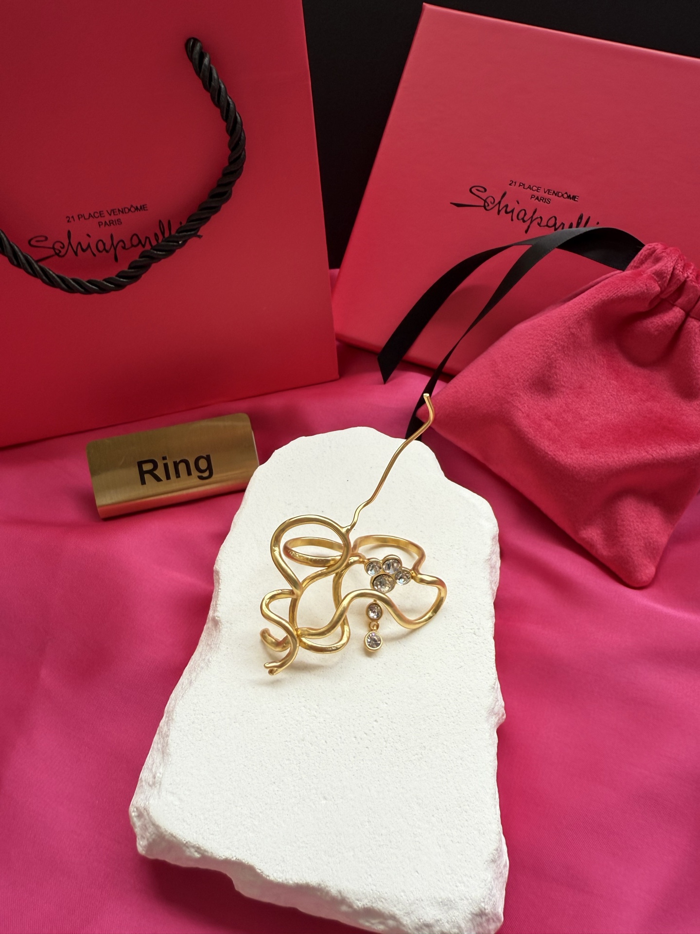 Золотистое кольцо с кристаллами Schiaparelli