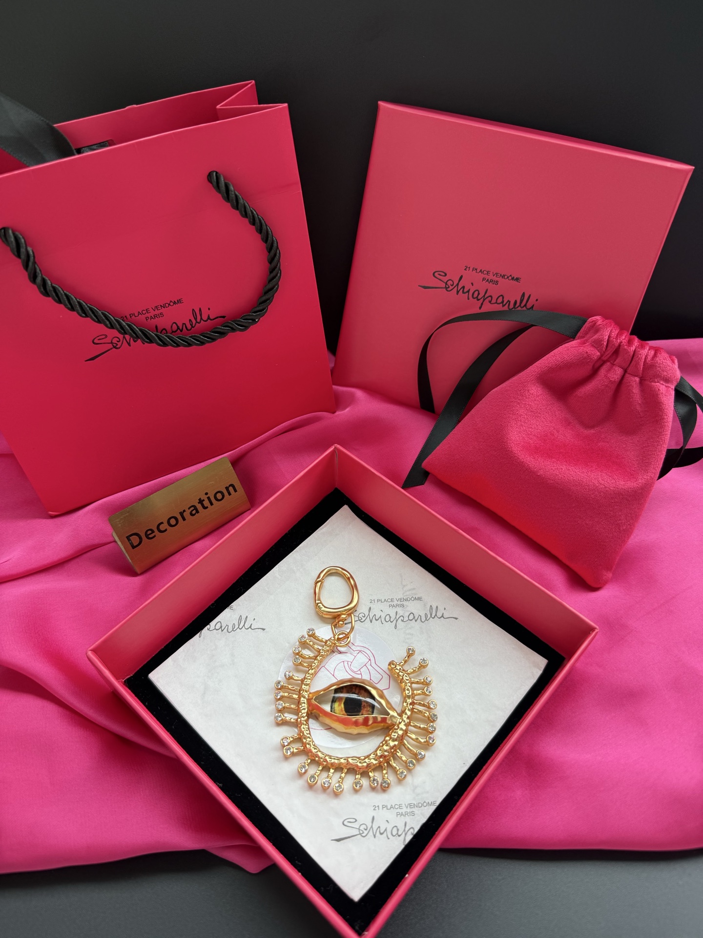 Подвеска Schiaparelli в виде глаза
