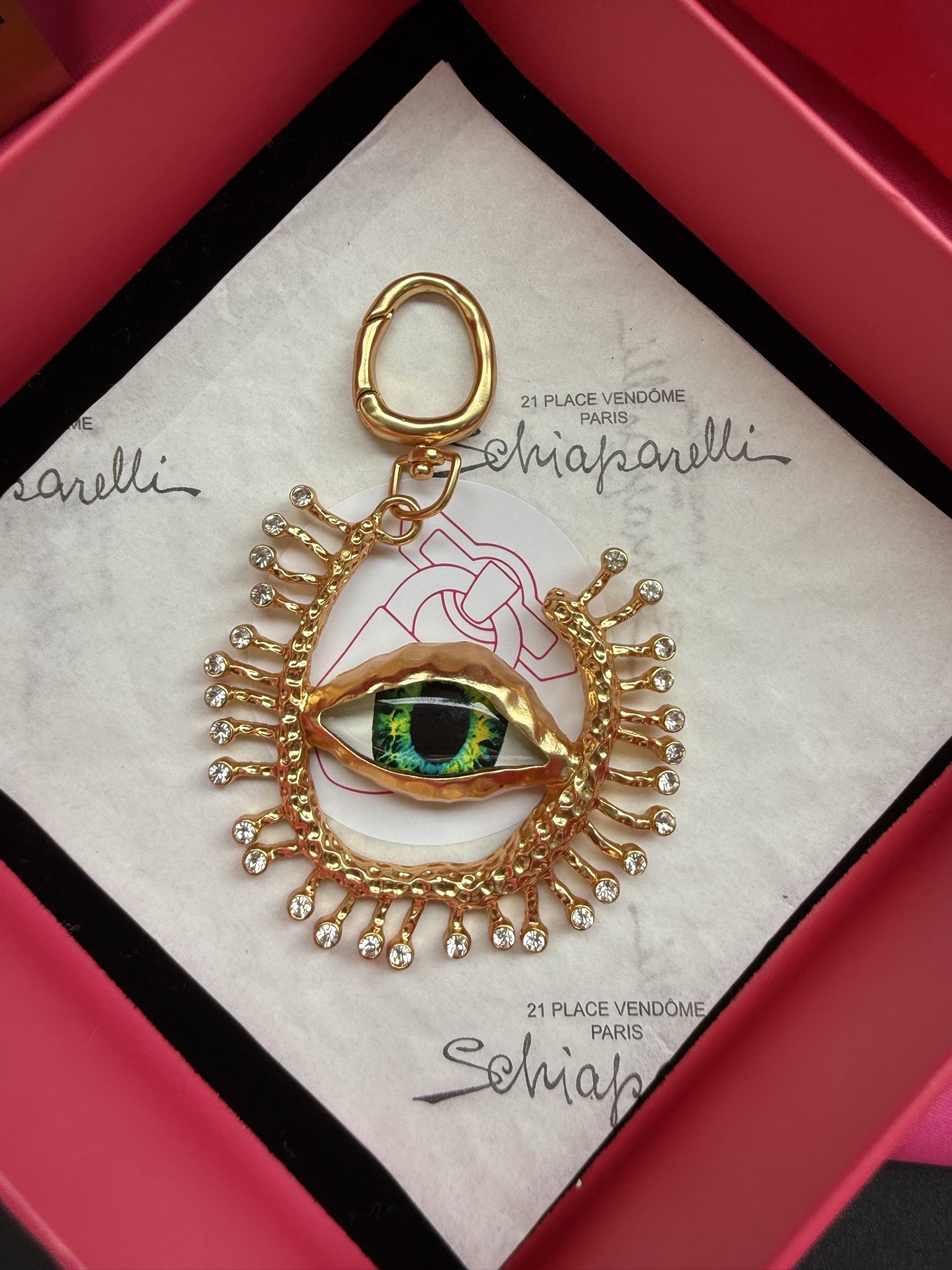 Подвеска Schiaparelli в виде глаза