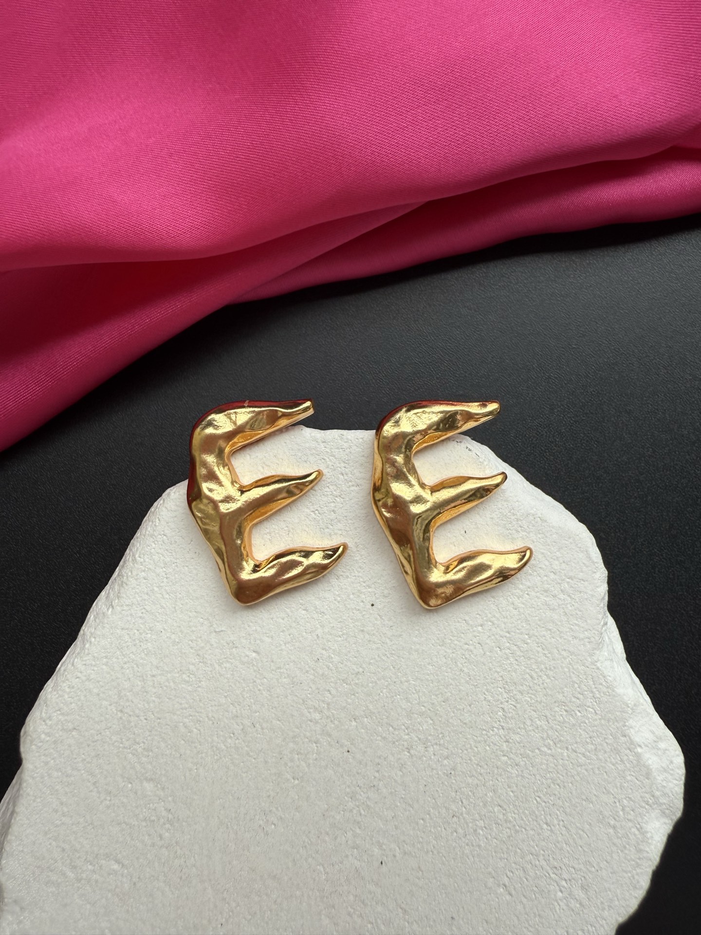 Серьги в виде буквы E Schiaparelli