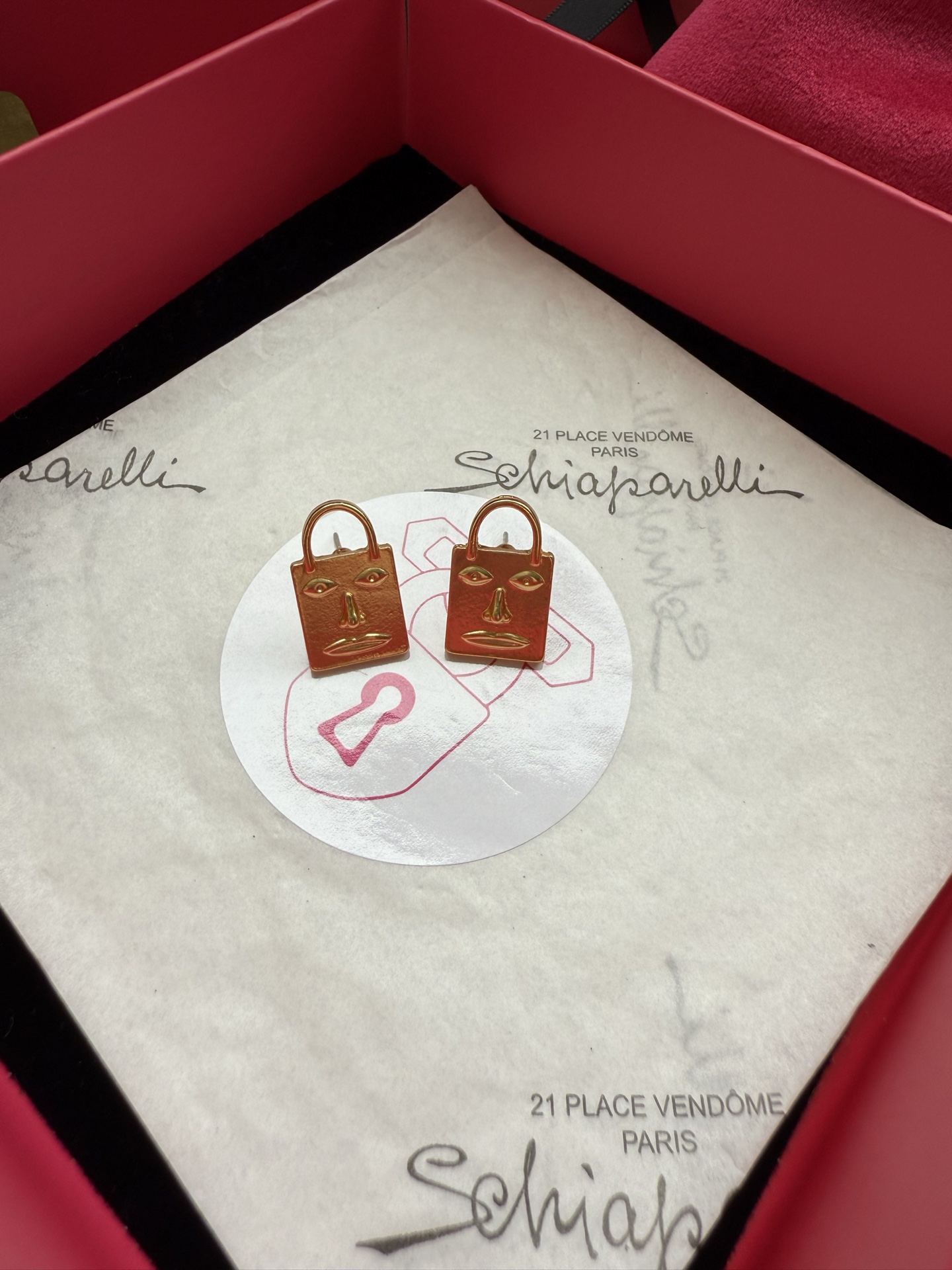 Серьги в форме лица Schiaparelli
