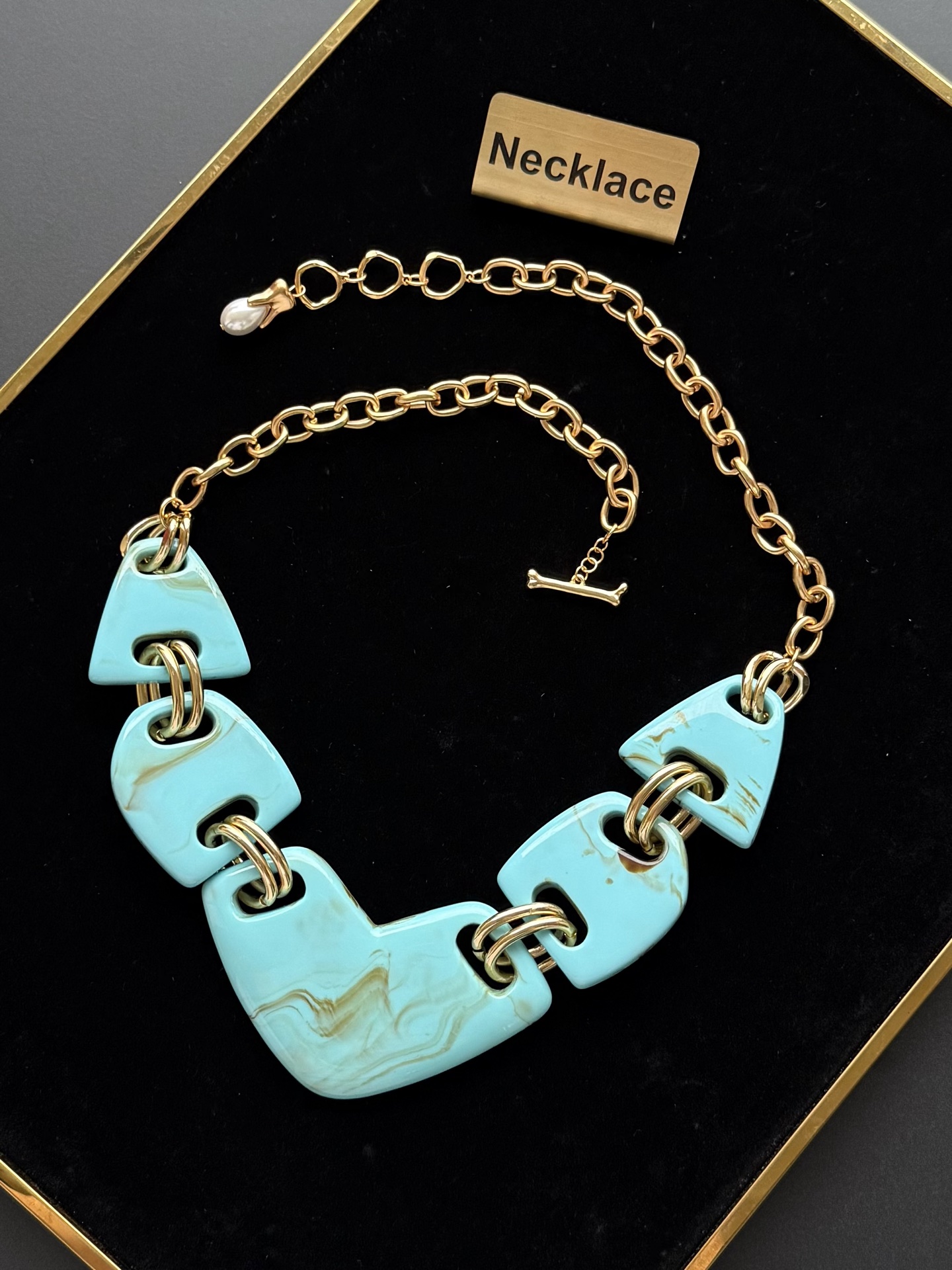Колье с геометрическими элементами Schiaparelli