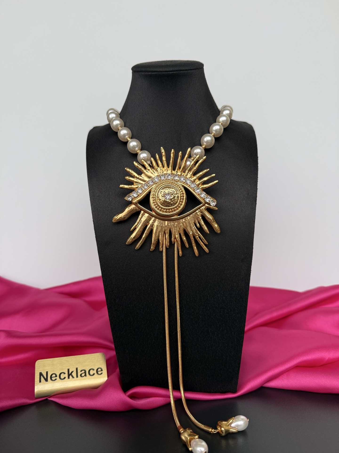 Нарядное колье с глазом и жемчугом Schiaparelli