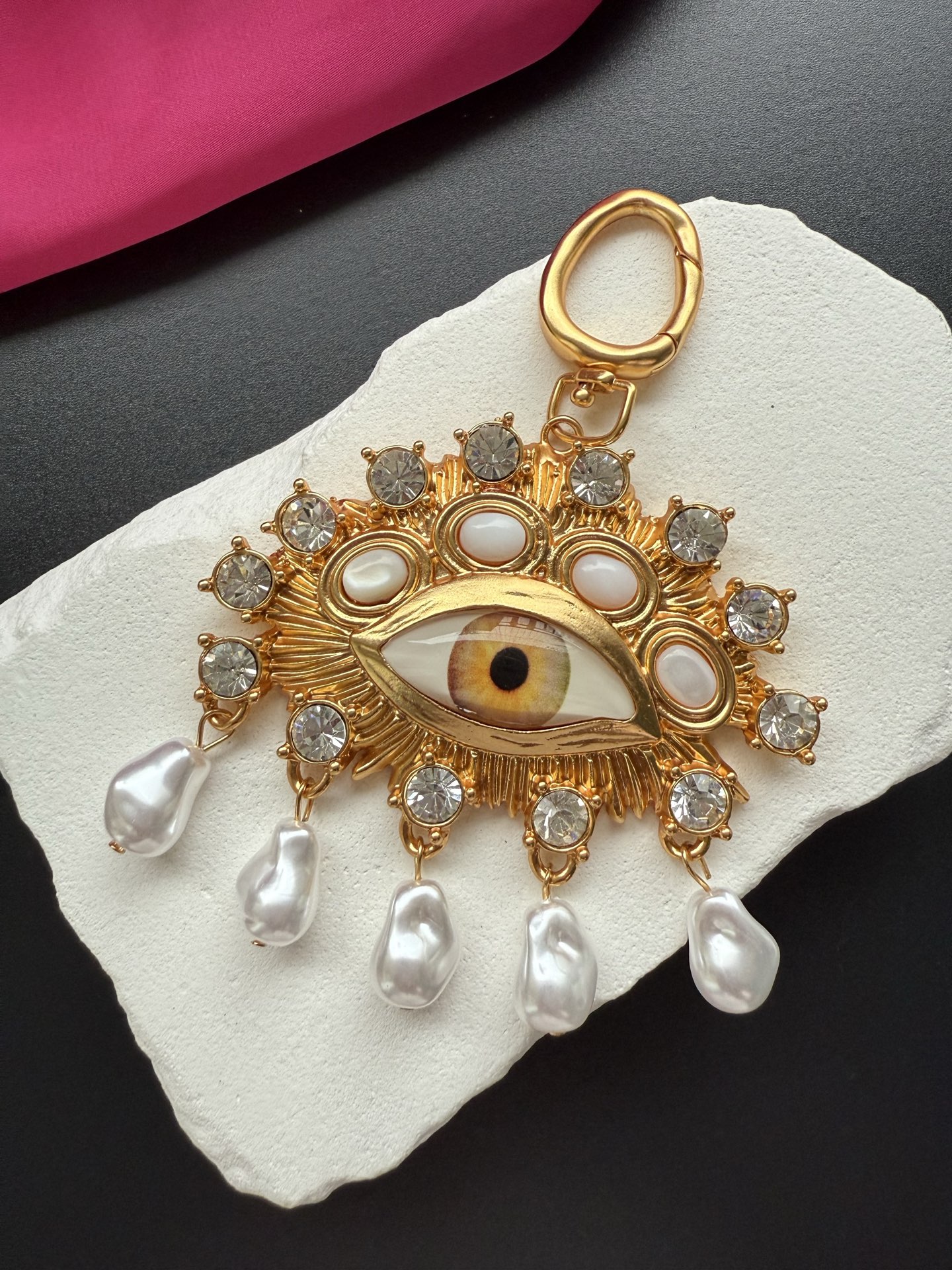 Подвеска с глазом и жемчугом Schiaparelli